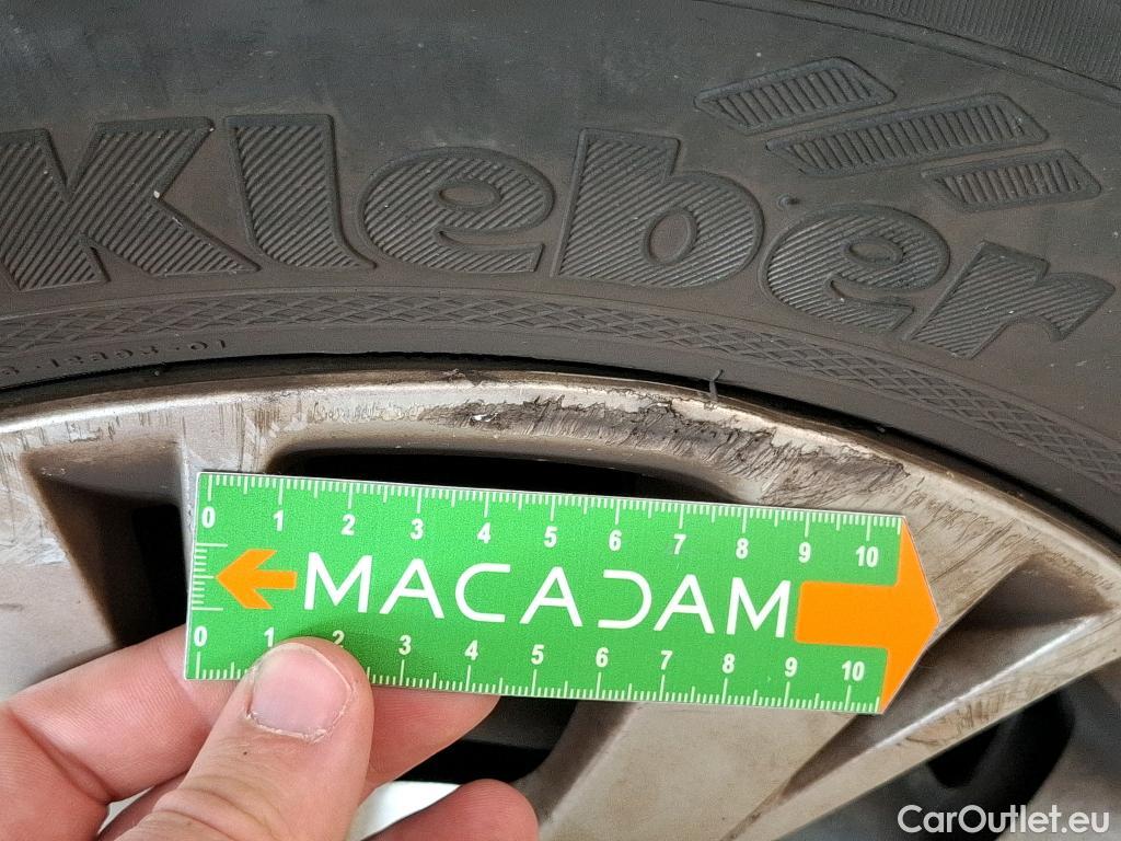  Peugeot  208  Affaire Premium Pack 1.2 80CV BVM5 E6dT #49