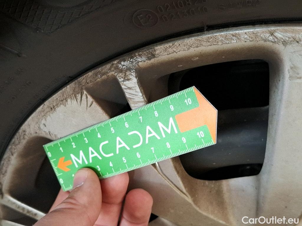  Peugeot  208  Affaire Premium Pack 1.2 80CV BVM5 E6dT #51