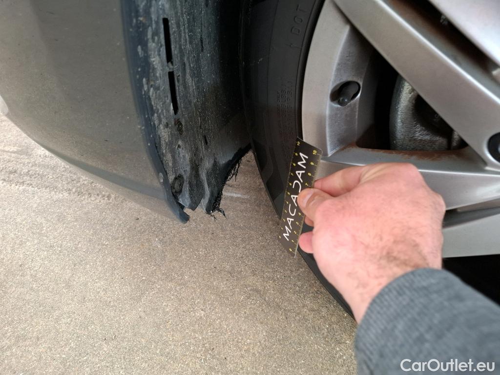  Volkswagen  Golf  VOLKSWAGEN / 2020 / 5P / Berline 2.0 TDI SCR 150 DSG7 Life Busi 1st #18