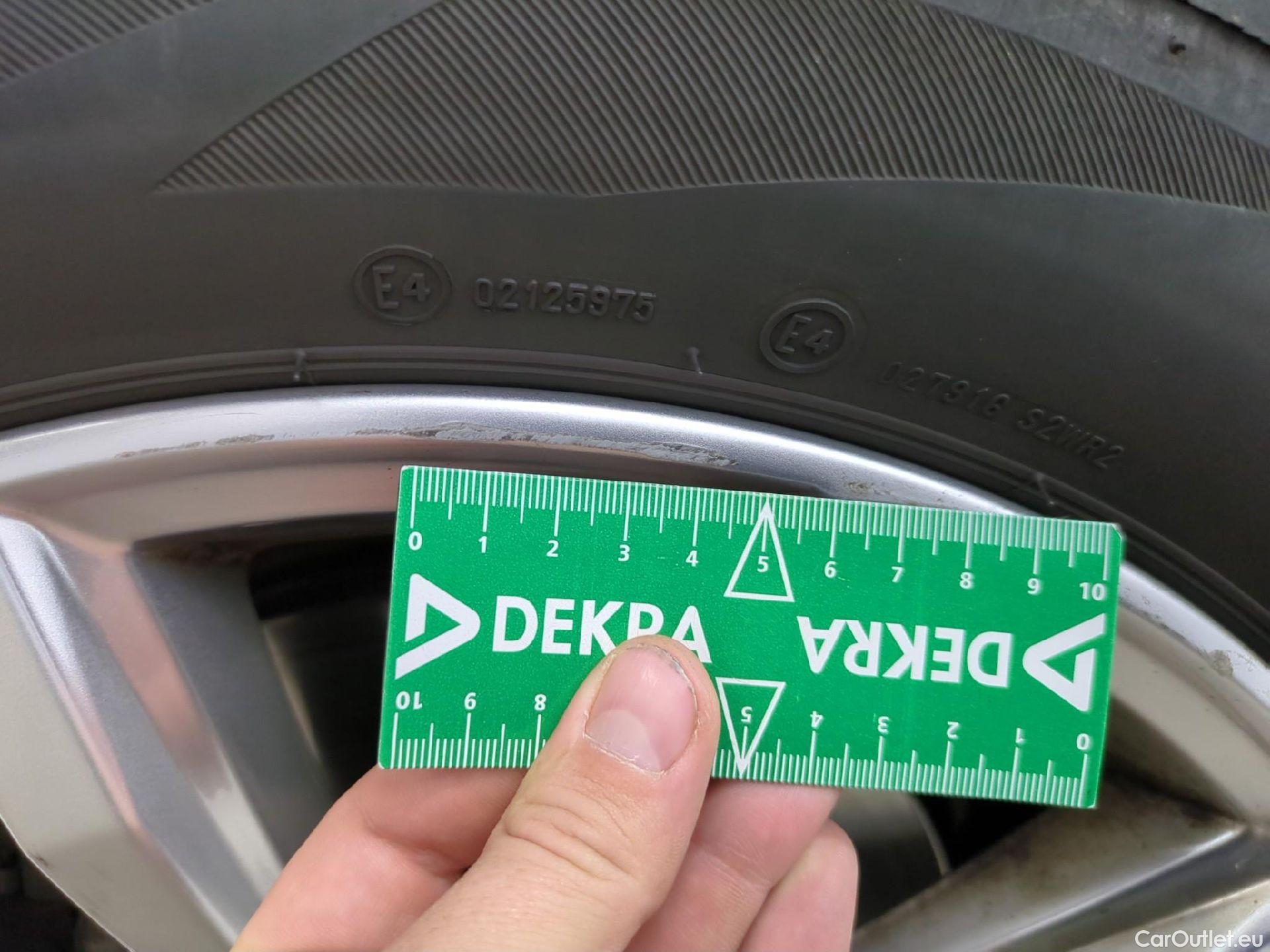  Volkswagen  Passat VOLKSWAGEN  SW / 2019 / 5P / Break 2.0 TDI 150 SCR DSG7 SW LOUNGE #1