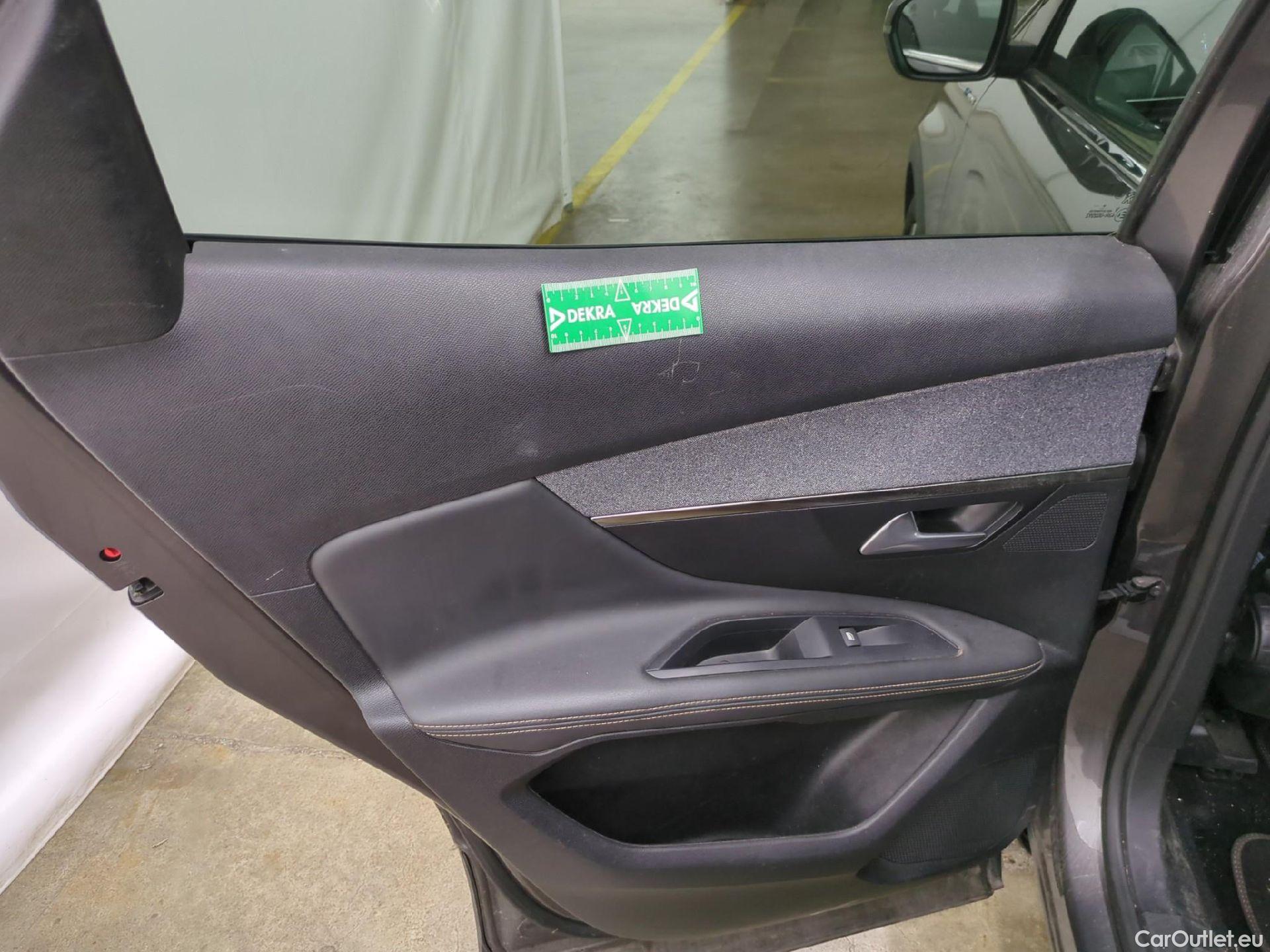  Peugeot  3008 PEUGEOT  / 2016 / 5P / SUV Hybrid4 300 e-EAT8 GT Line #6