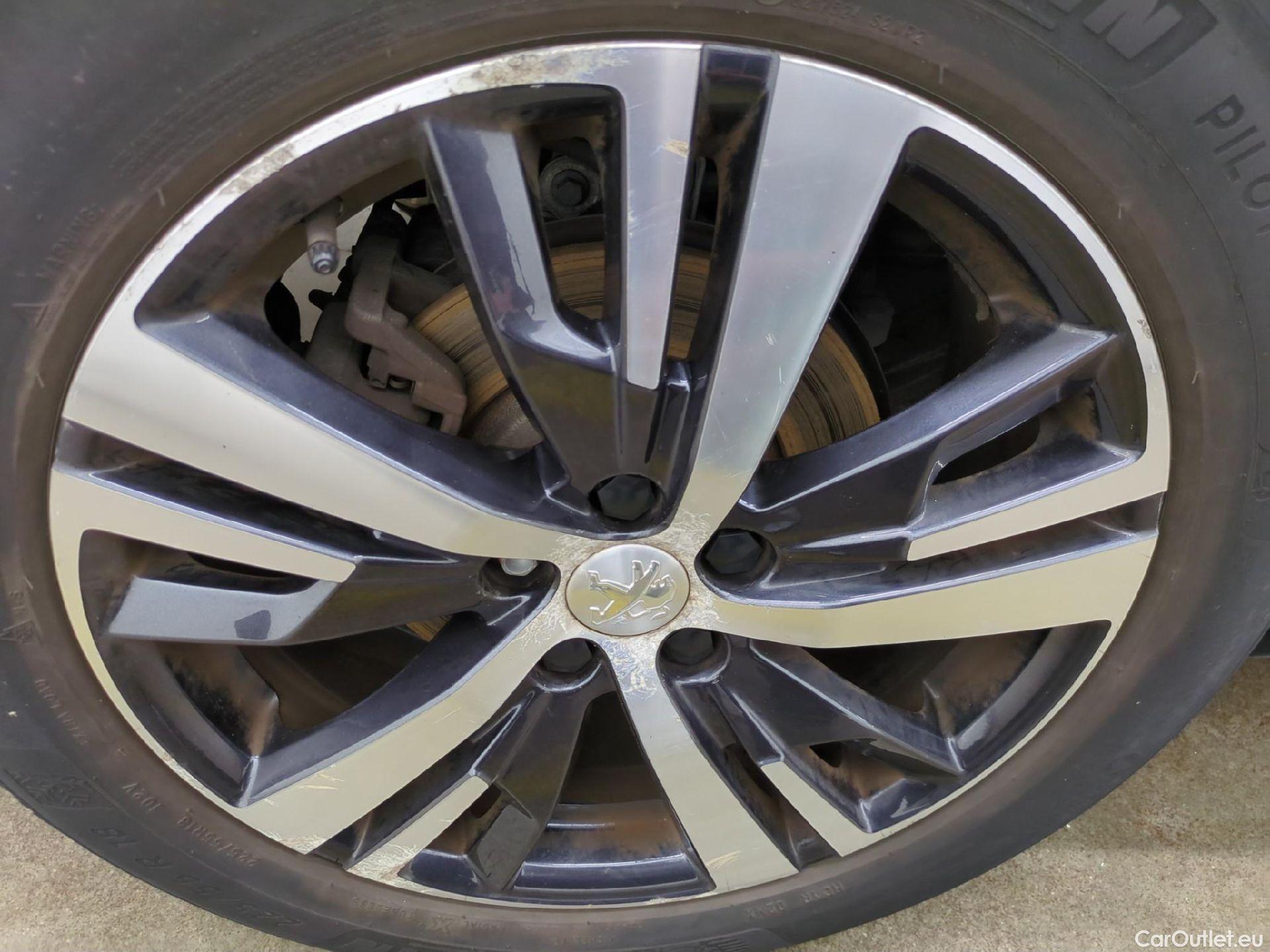  Peugeot  3008 PEUGEOT  / 2016 / 5P / SUV Hybrid4 300 e-EAT8 GT Line #44