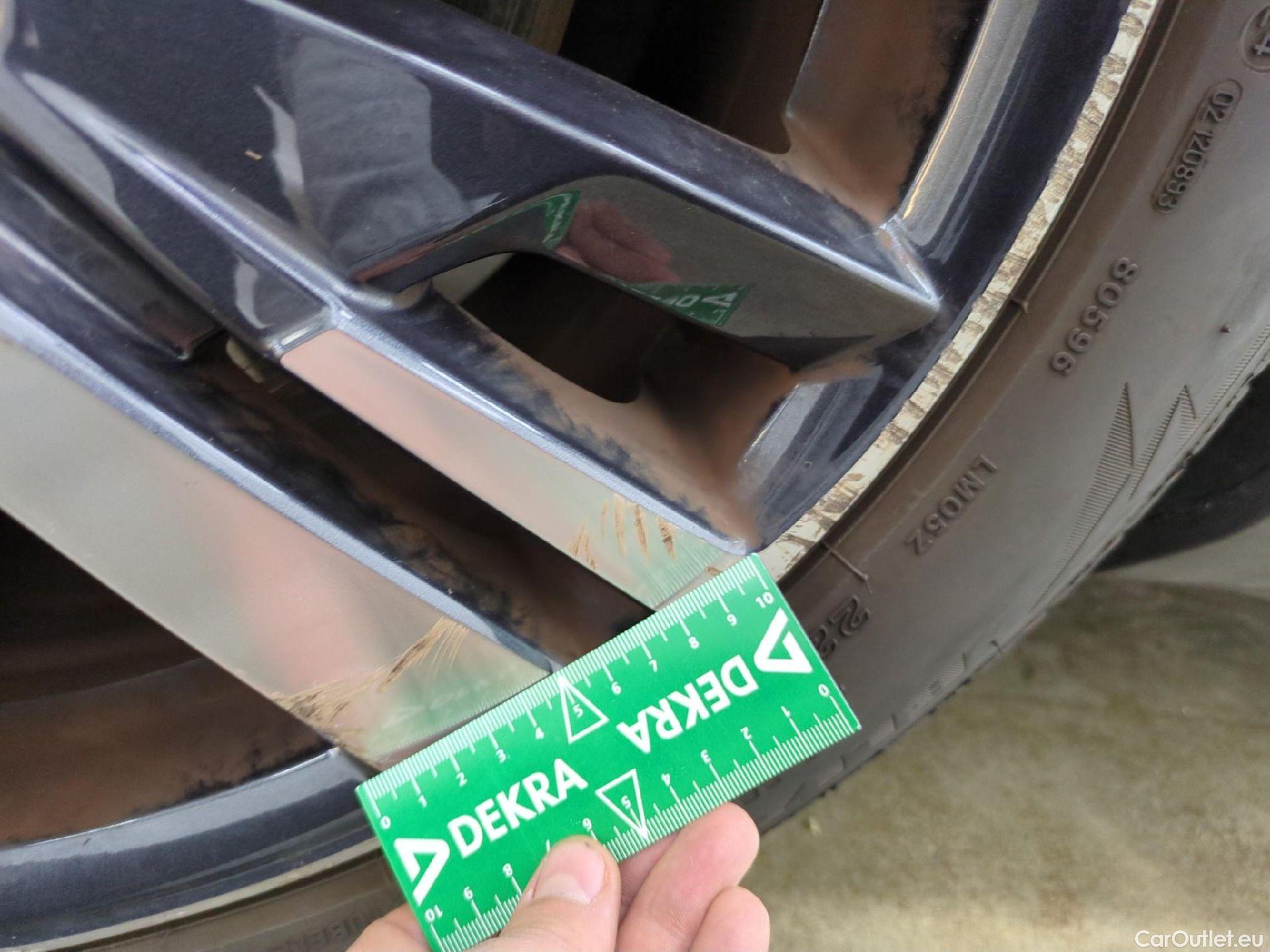  Peugeot  3008 PEUGEOT  / 2016 / 5P / SUV Hybrid4 300 e-EAT8 GT Line #30