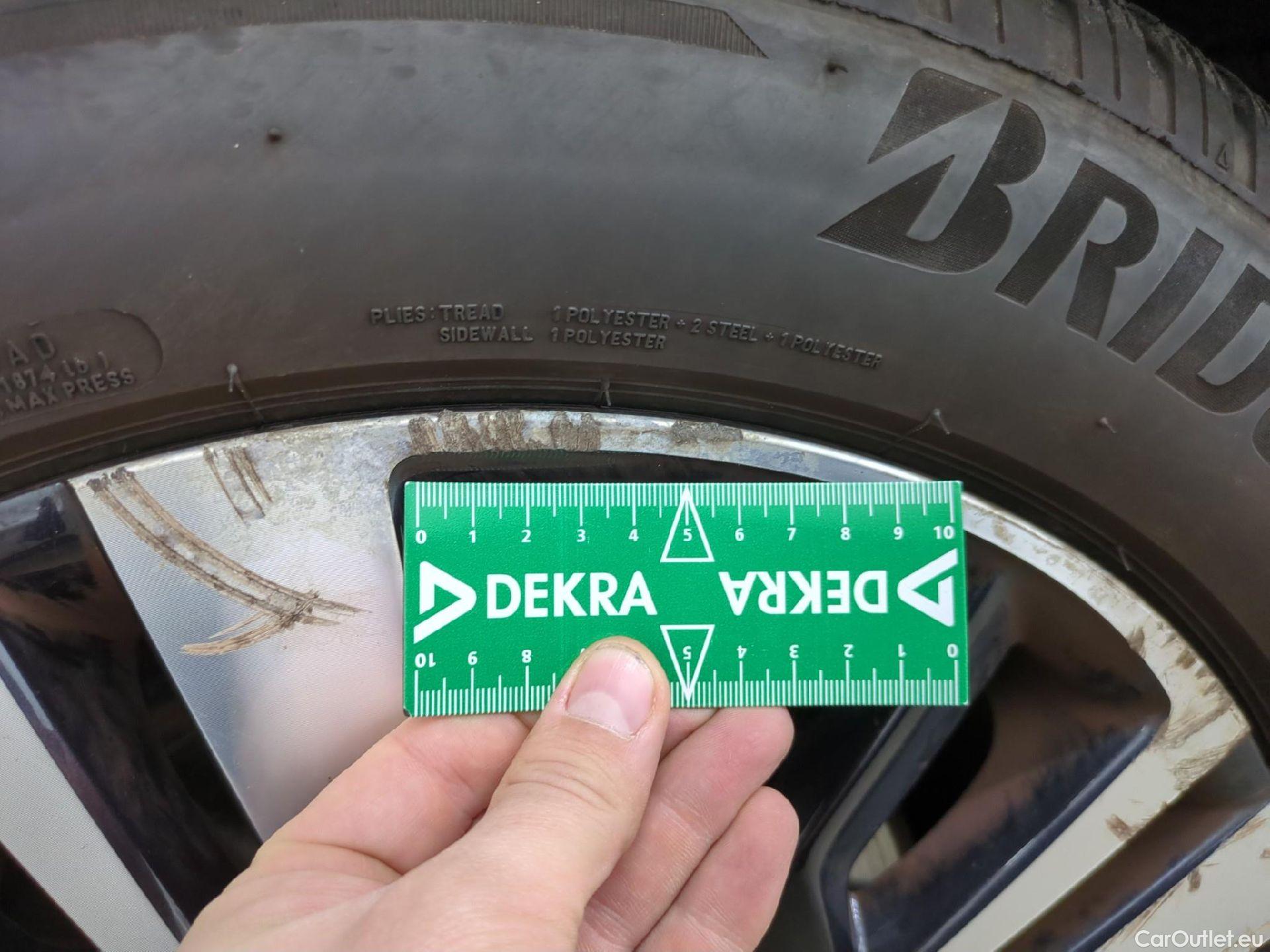  Peugeot  3008 PEUGEOT  / 2016 / 5P / SUV Hybrid4 300 e-EAT8 GT Line #28