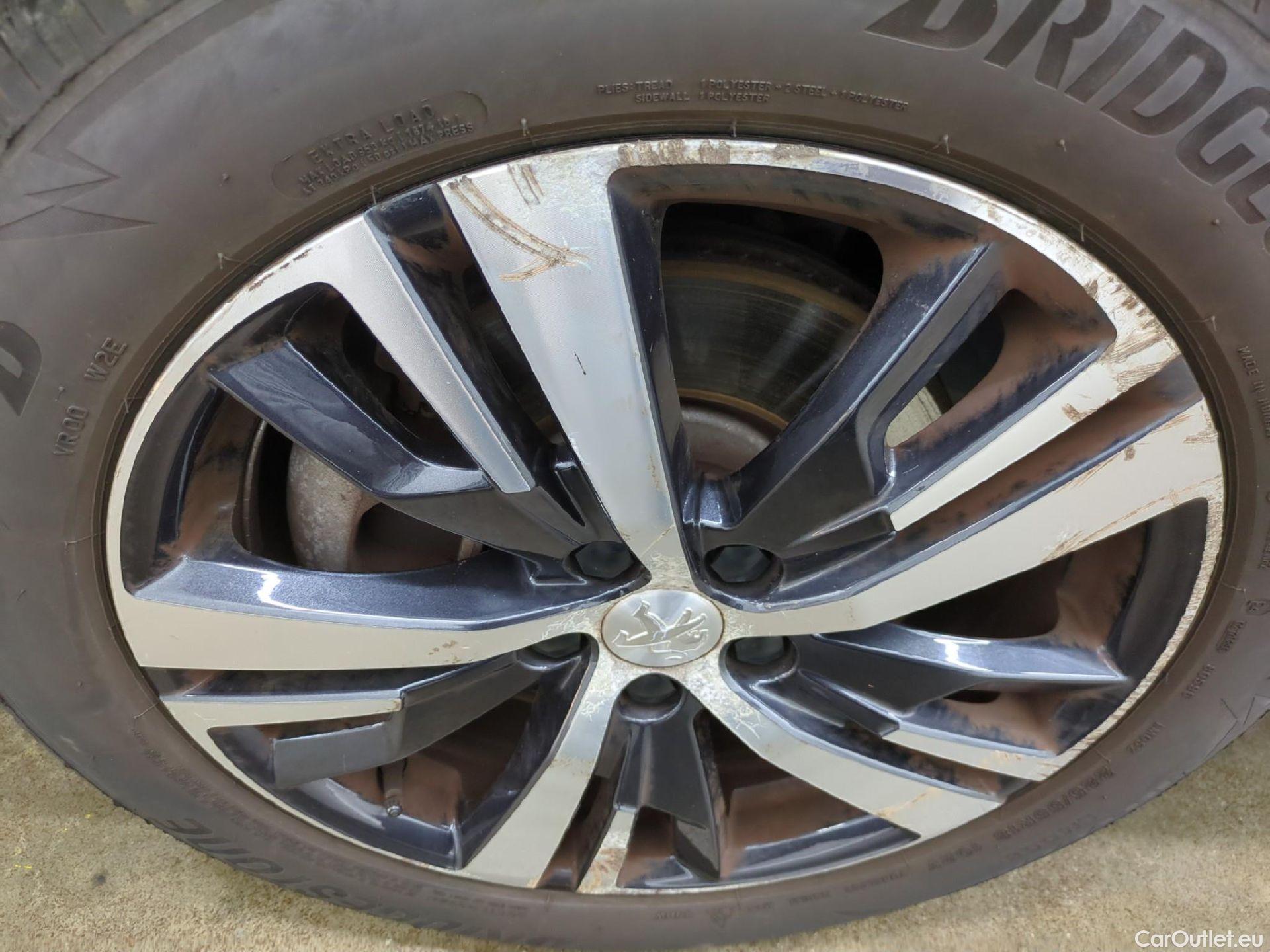  Peugeot  3008 PEUGEOT  / 2016 / 5P / SUV Hybrid4 300 e-EAT8 GT Line #32