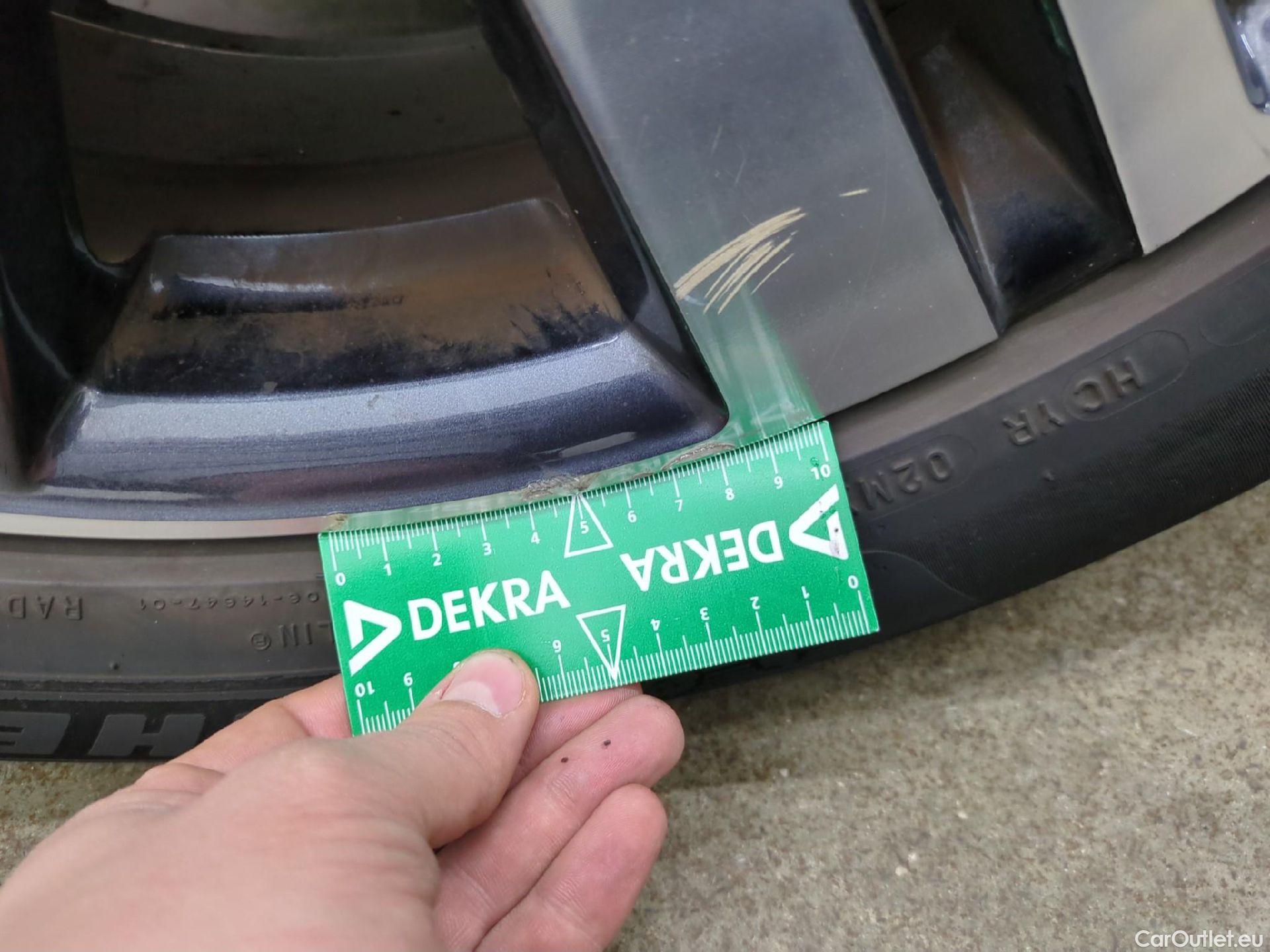  Peugeot  3008 PEUGEOT  / 2016 / 5P / SUV Hybrid4 300 e-EAT8 GT Line #47