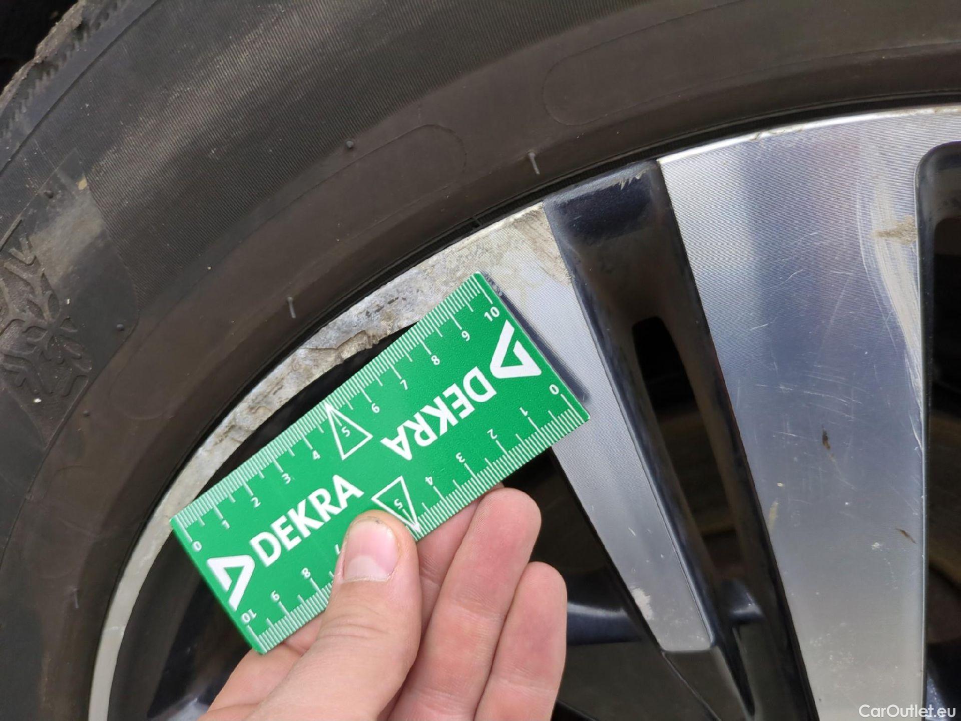  Peugeot  3008 PEUGEOT  / 2016 / 5P / SUV Hybrid4 300 e-EAT8 GT Line #37