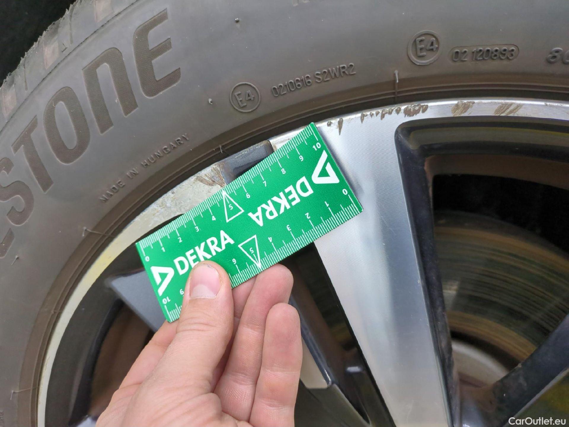  Peugeot  3008 PEUGEOT  / 2016 / 5P / SUV Hybrid4 300 e-EAT8 GT Line #13