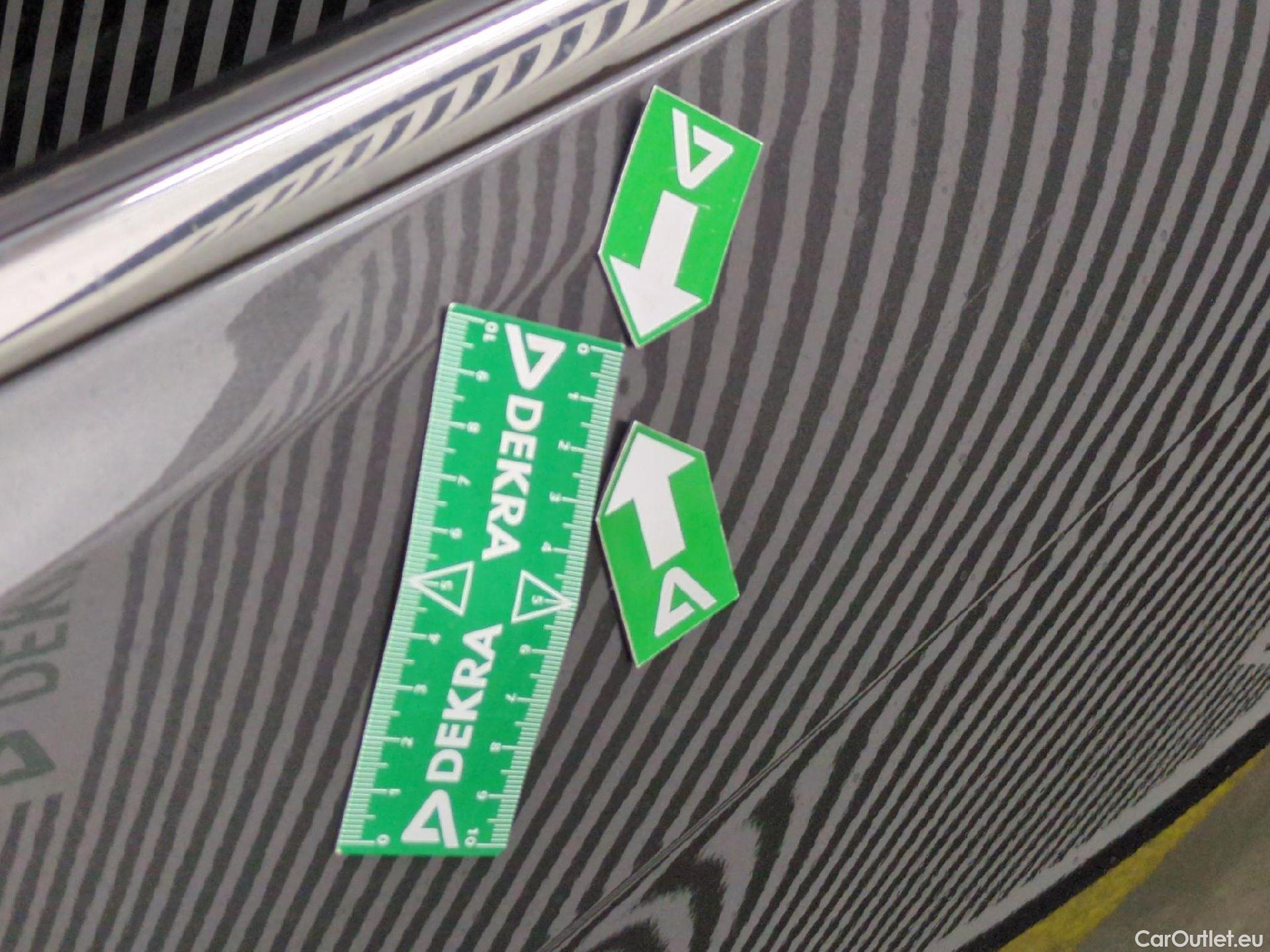  Peugeot  3008 PEUGEOT  / 2016 / 5P / SUV Hybrid4 300 e-EAT8 GT Line #56