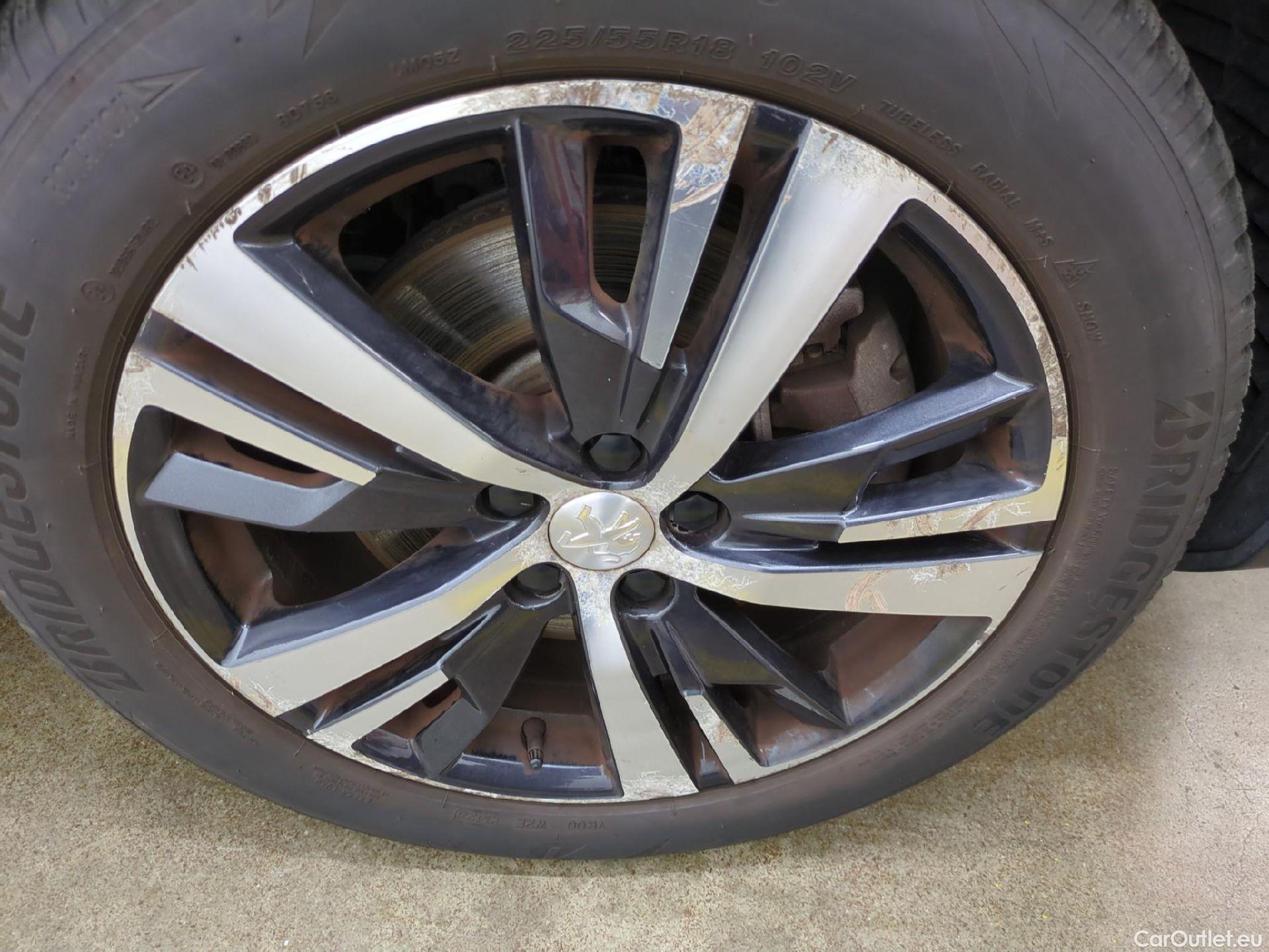  Peugeot  3008 PEUGEOT  / 2016 / 5P / SUV Hybrid4 300 e-EAT8 GT Line #20