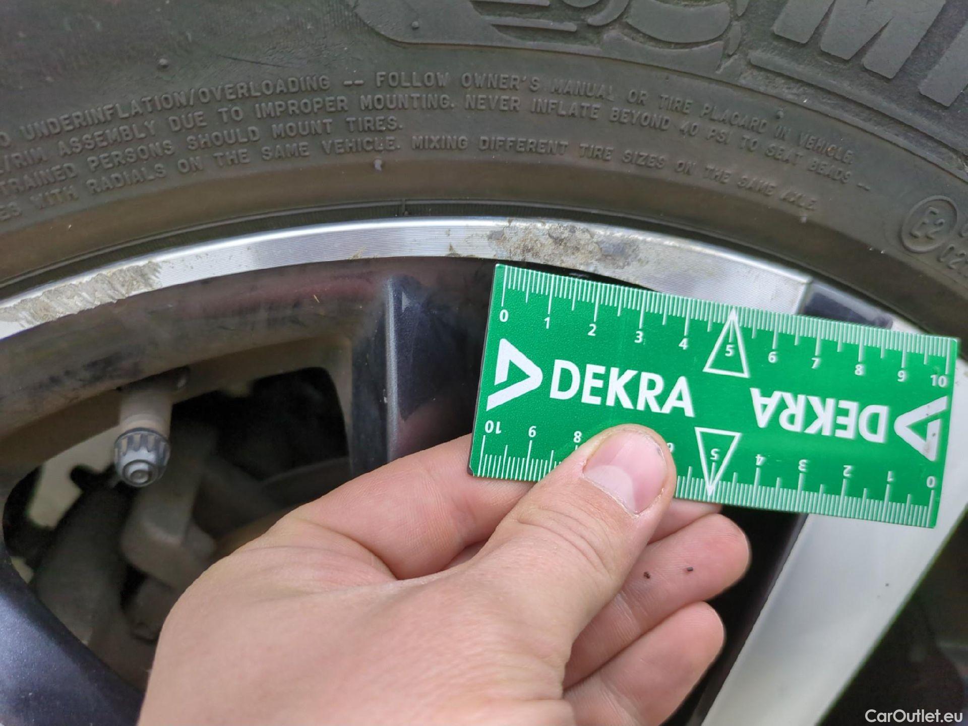  Peugeot  3008 PEUGEOT  / 2016 / 5P / SUV Hybrid4 300 e-EAT8 GT Line #46