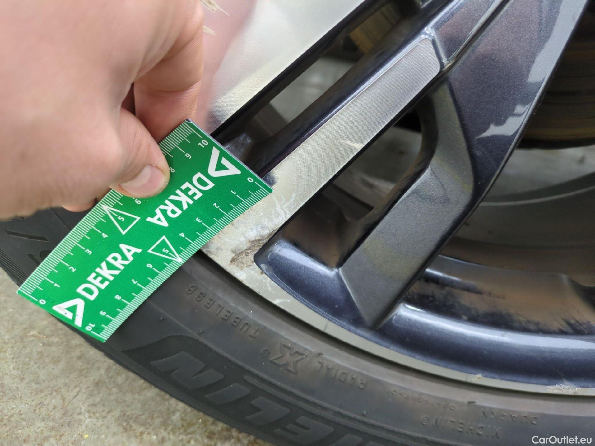  Peugeot  3008 PEUGEOT  / 2016 / 5P / SUV Hybrid4 300 e-EAT8 GT Line #51