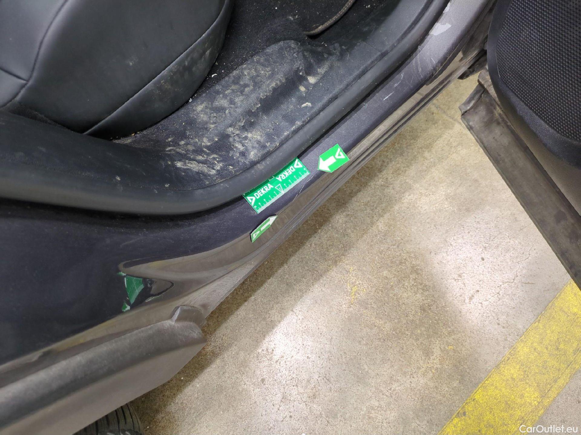  Peugeot  3008 PEUGEOT  / 2016 / 5P / SUV Hybrid4 300 e-EAT8 GT Line #58