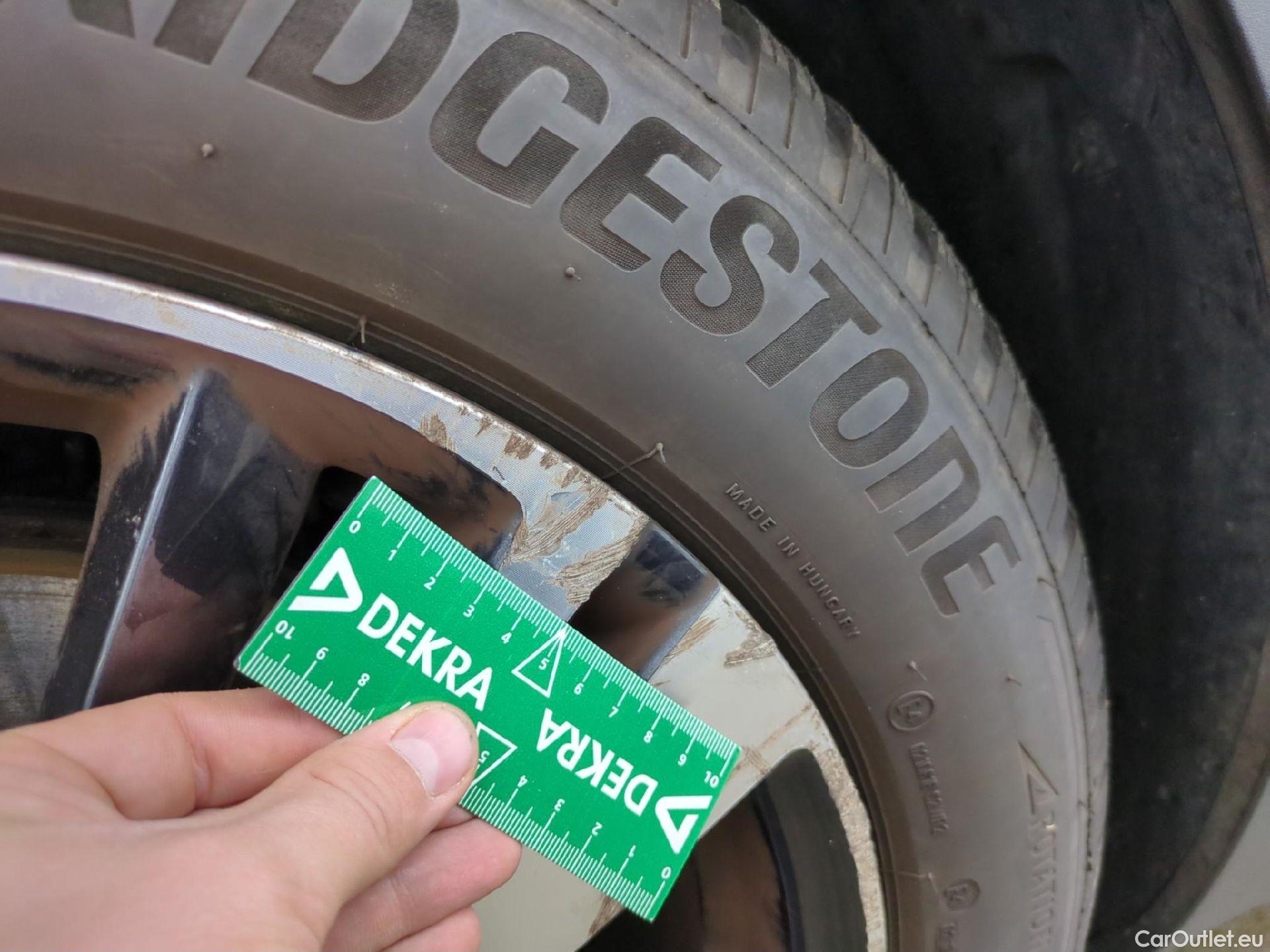  Peugeot  3008 PEUGEOT  / 2016 / 5P / SUV Hybrid4 300 e-EAT8 GT Line #29