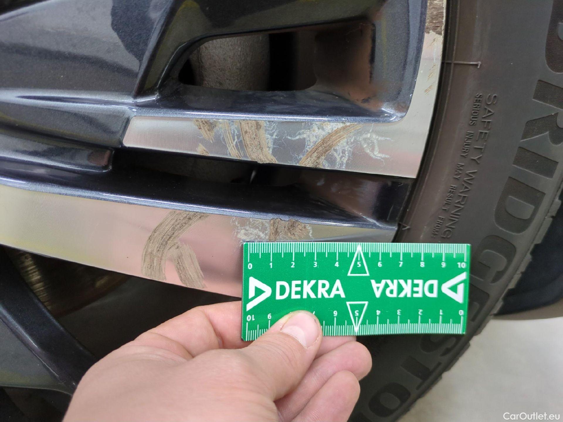  Peugeot  3008 PEUGEOT  / 2016 / 5P / SUV Hybrid4 300 e-EAT8 GT Line #15