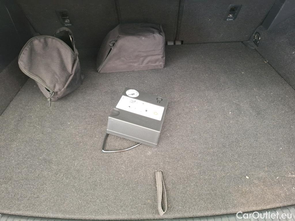  Volkswagen  Tiguan VOLKSWAGEN  / 2020 / 5P / SUV 1.4 eHybrid 245 DSG6 Elegance #18