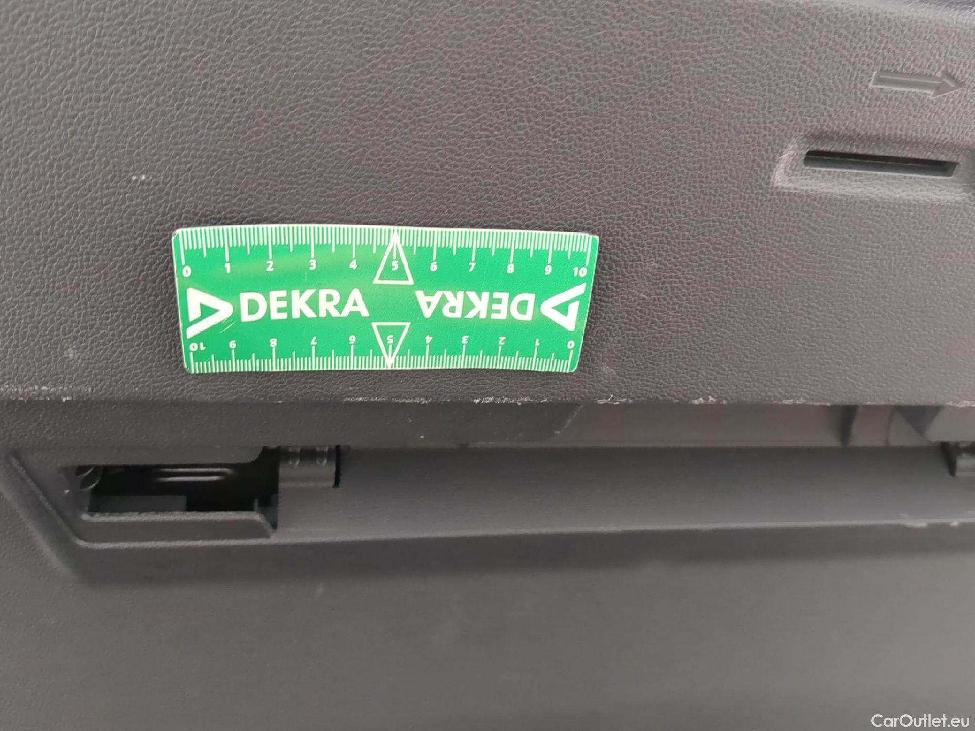  Volkswagen  Golf  VOLKSWAGEN / 2020 / 5P / Berline 2.0 TDI SCR 115 DSG7 Life Busi #20