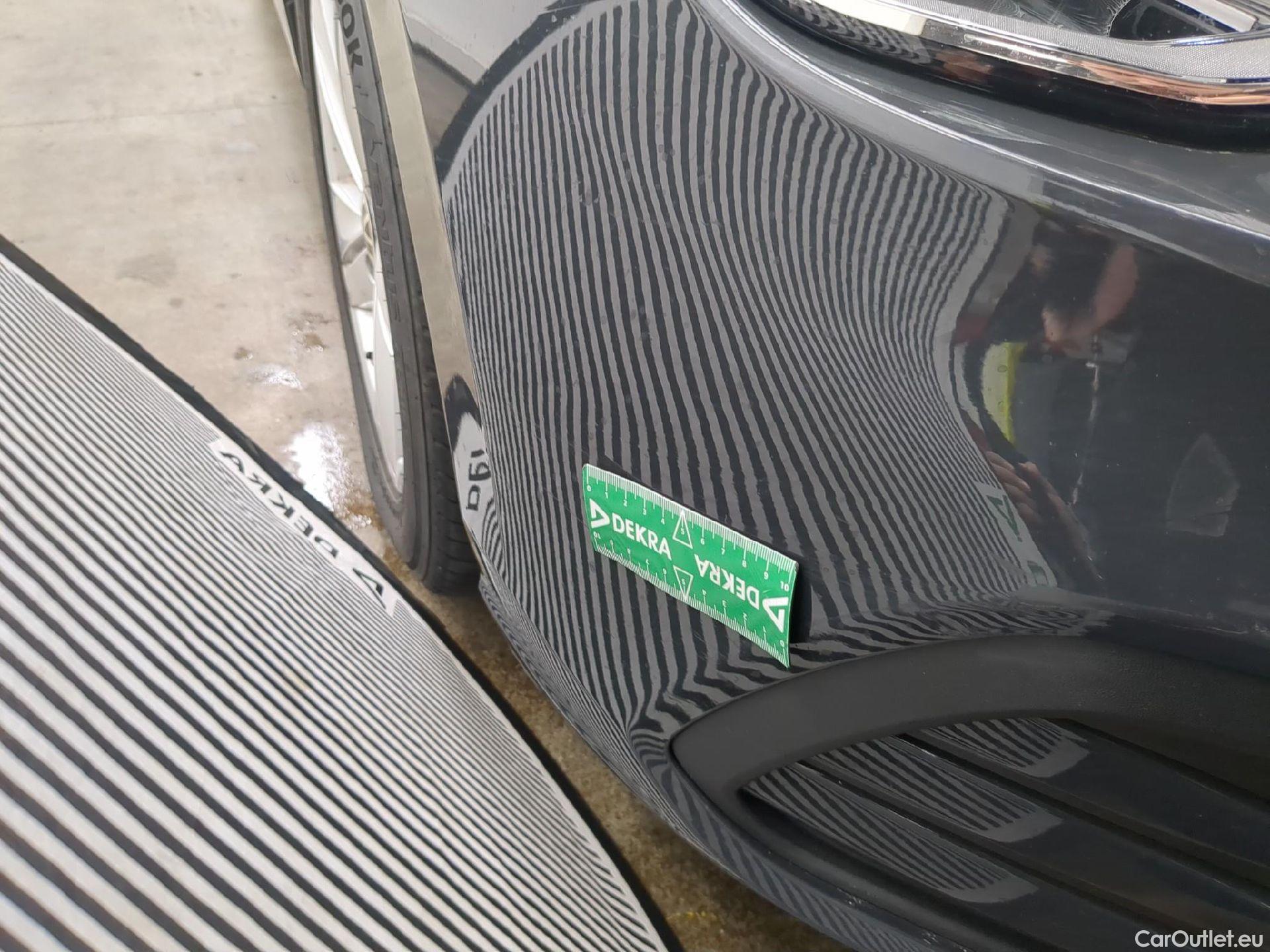  Volkswagen  Golf  VOLKSWAGEN / 2020 / 5P / Berline 2.0 TDI SCR 115 DSG7 Life Busi #9