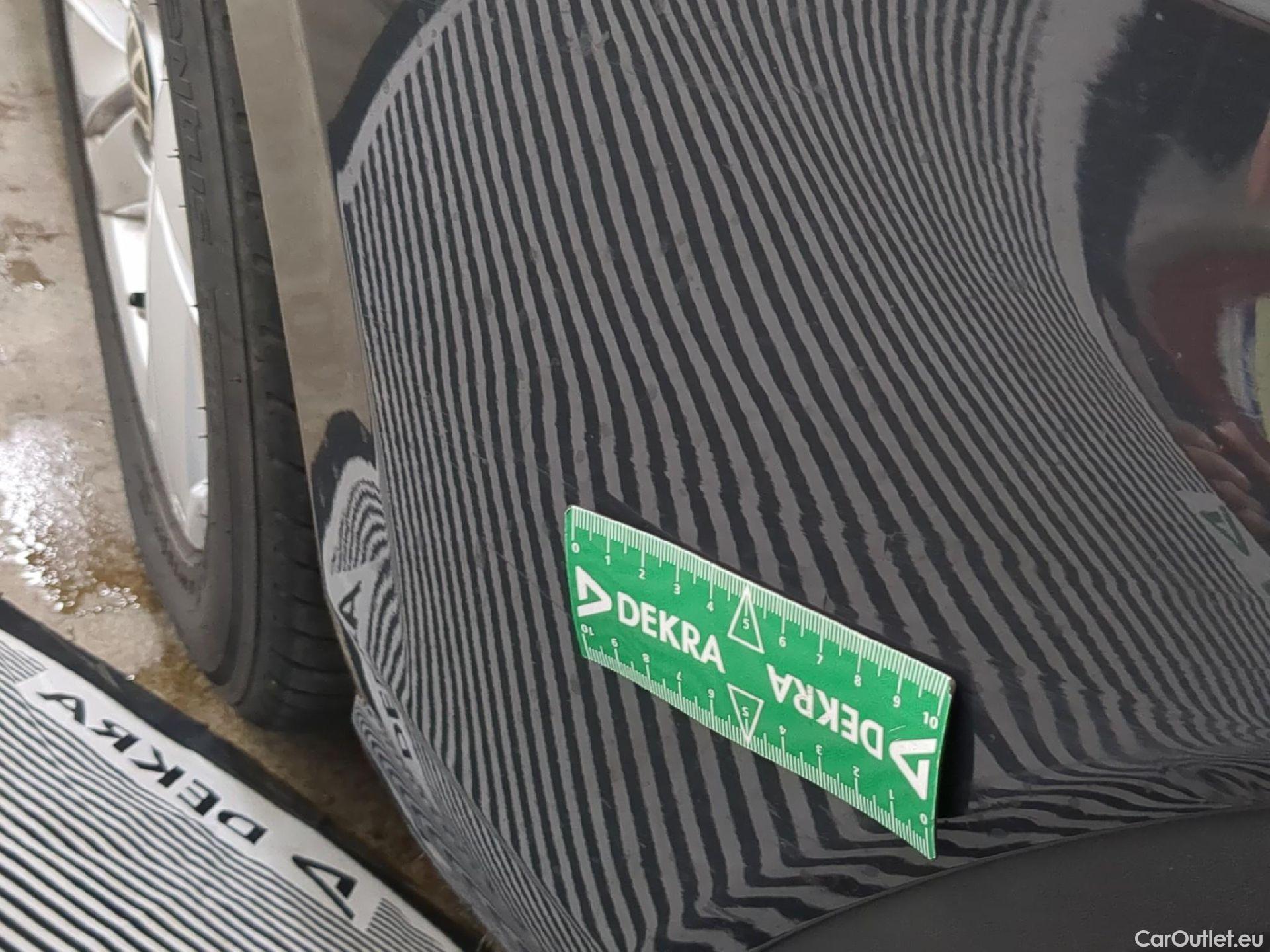  Volkswagen  Golf  VOLKSWAGEN / 2020 / 5P / Berline 2.0 TDI SCR 115 DSG7 Life Busi #11