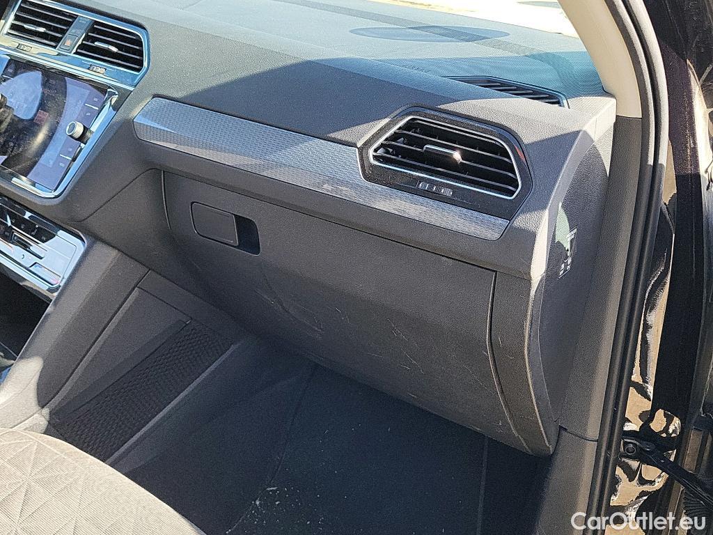  Volkswagen  Tiguan VOLKSWAGEN  / 2020 / 5P / todoterreno Life 2.0 TDI 110kW (150CV) DSG (AC2) #18