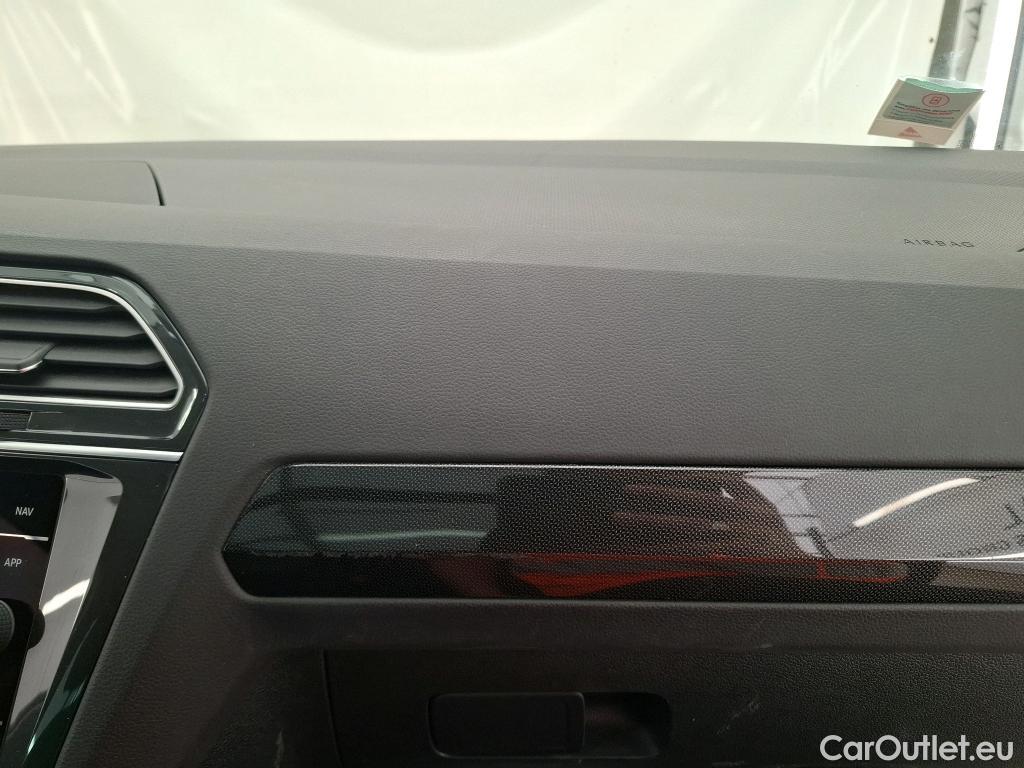  Volkswagen  Tiguan VOLKSWAGEN  / 2020 / 5P / SUV 1.4 eHybrid 245 DSG6 Elegance #4