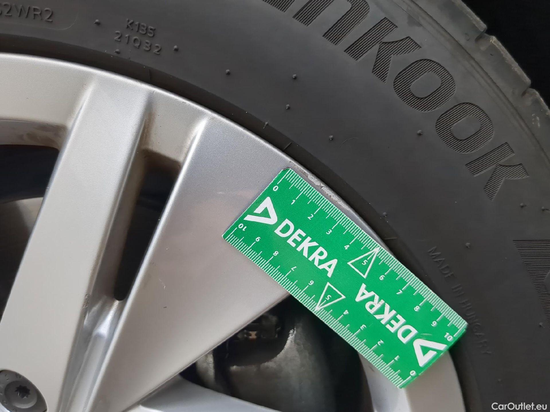  Volkswagen  Golf  VOLKSWAGEN / 2020 / 5P / Berline 2.0 TDI SCR 115 DSG7 Life Busi #3