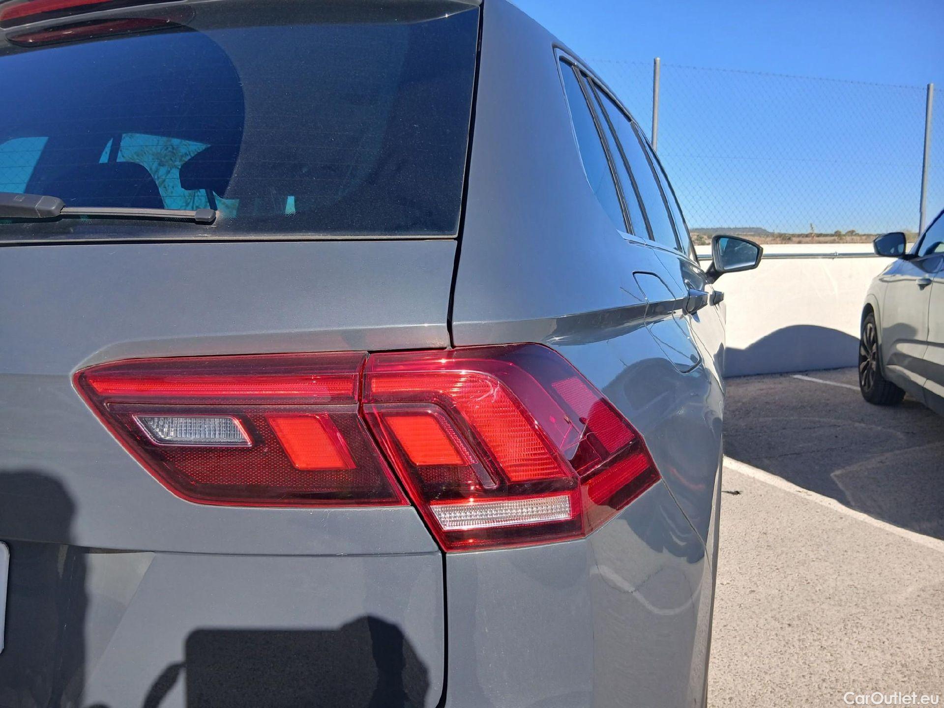  Volkswagen  Tiguan VOLKSWAGEN  / 2020 / 5P / todoterreno Life 2.0 TDI 110kW (150CV) DSG #23