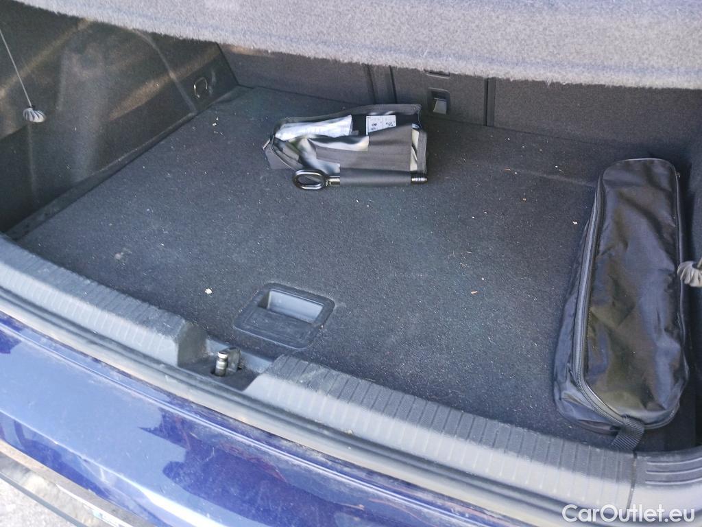  Volkswagen  Golf  VOLKSWAGEN / 2020 / 5P / berlina con portón Life 2.0 TDI 85kW (115CV) #29