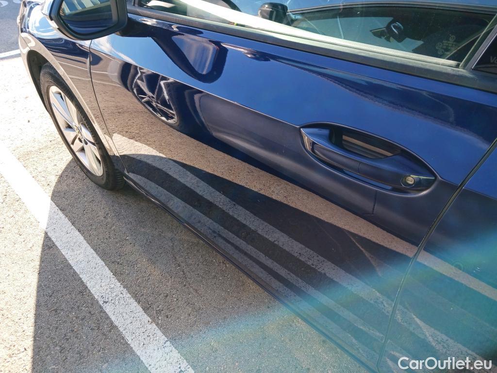  Volkswagen  Golf  VOLKSWAGEN / 2020 / 5P / berlina con portón Life 2.0 TDI 85kW (115CV) #4