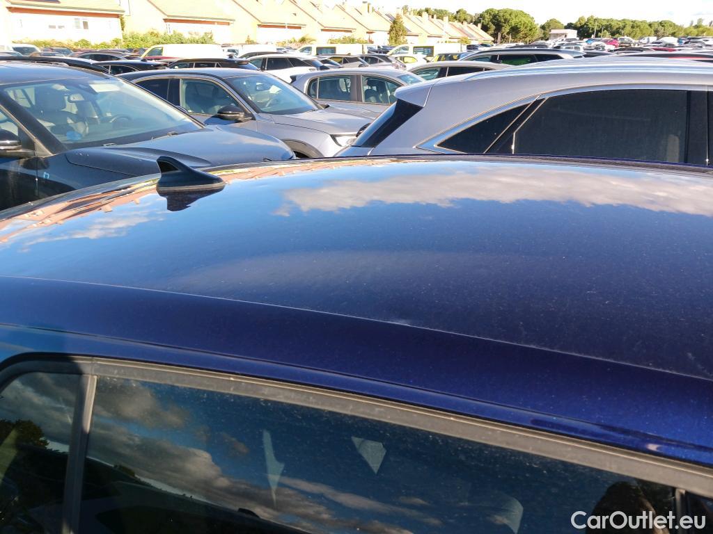  Volkswagen  Golf  VOLKSWAGEN / 2020 / 5P / berlina con portón Life 2.0 TDI 85kW (115CV) #3