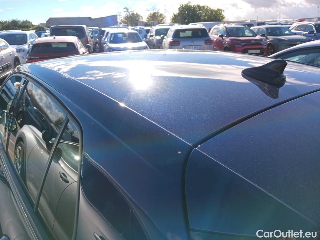  Volkswagen  Golf  VOLKSWAGEN / 2020 / 5P / berlina con portón Life 2.0 TDI 85kW (115CV) #2