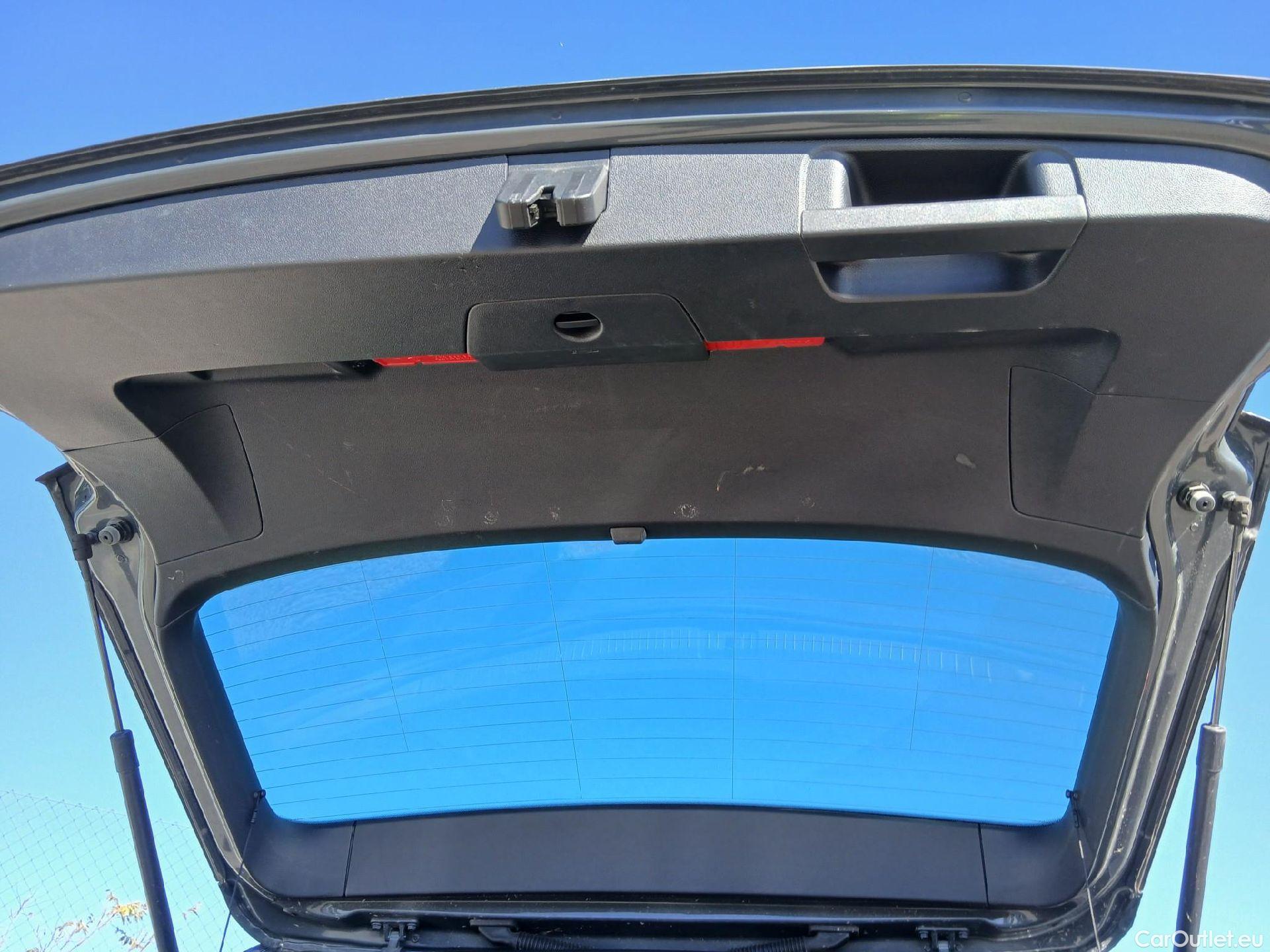  Volkswagen  Tiguan VOLKSWAGEN  / 2020 / 5P / todoterreno Life 2.0 TDI 110kW (150CV) DSG #16