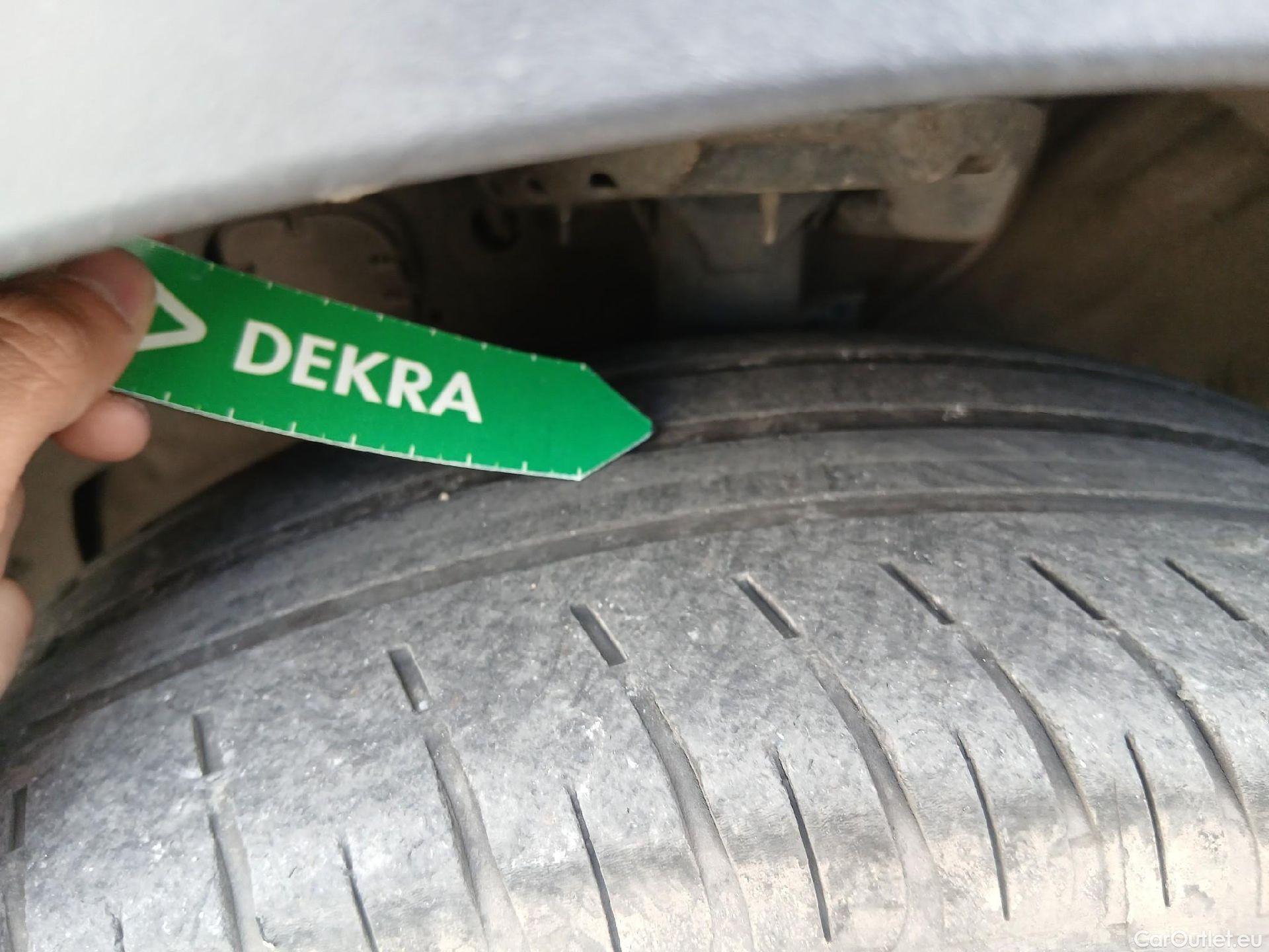  KIA  Niro KIA  1.6 GDi PHEV 104kW (141CV) Drive (AC) #16