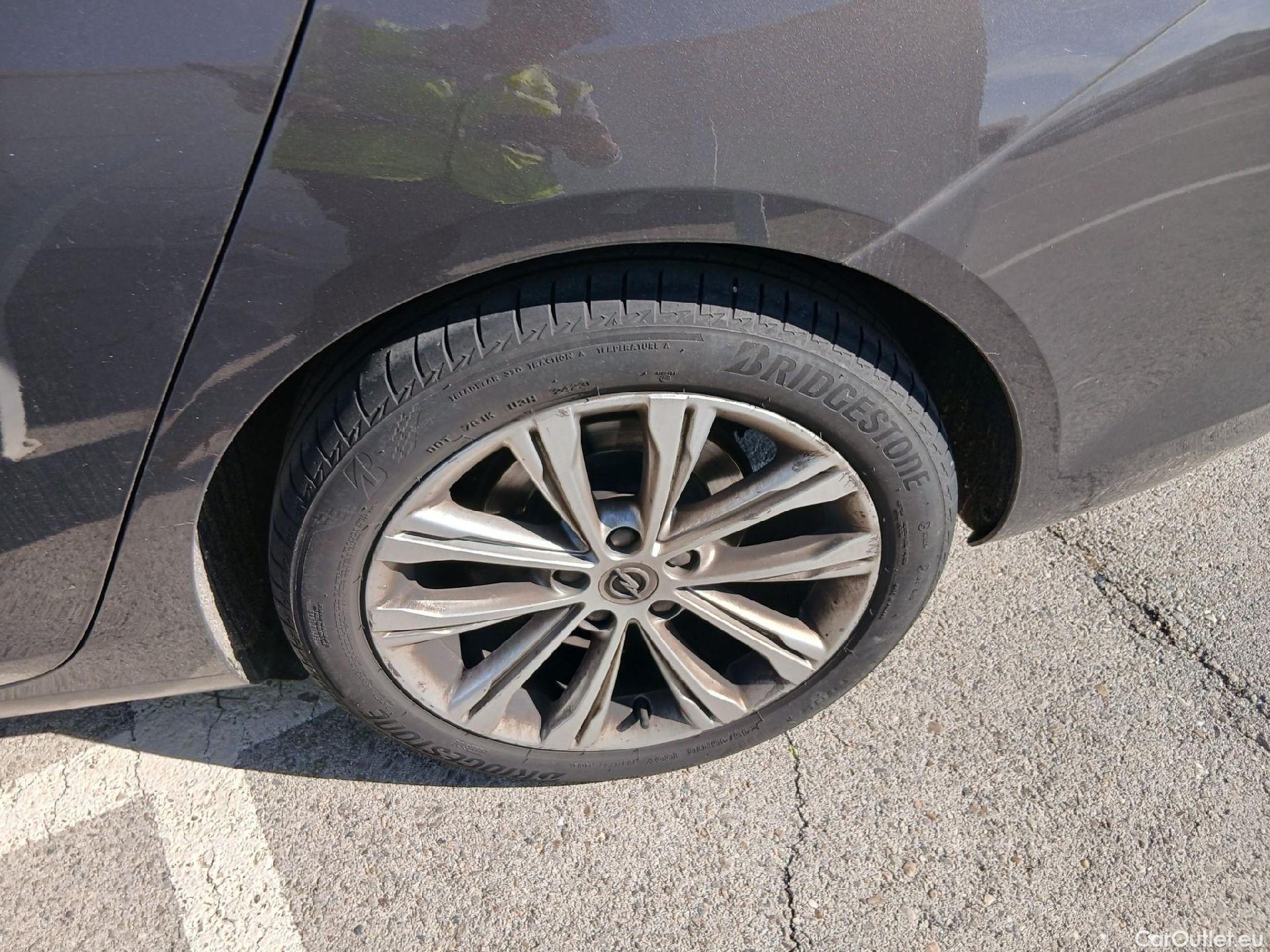  Land Rover  Discovery OPEL Insignia / 2020 / 5P / berlina con portón GS Business Elegance 2.0D DVH 130kW MT6 #4