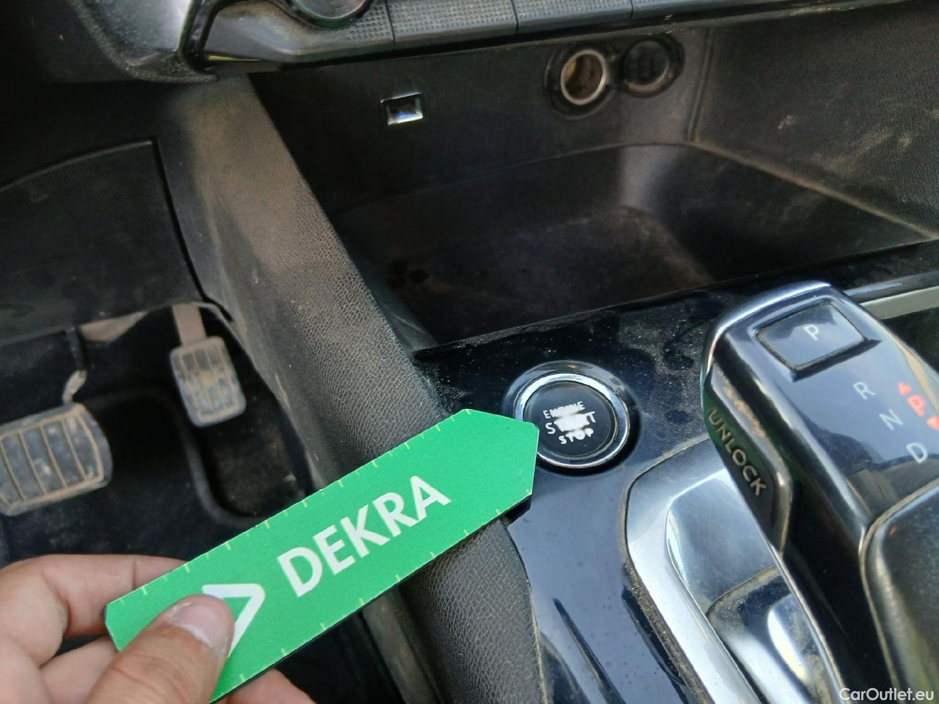  Peugeot  3008 PEUGEOT  / 2020 / 5P / todoterreno 1.2 PureTech 96KW S&S Active Pack EAT8 #6