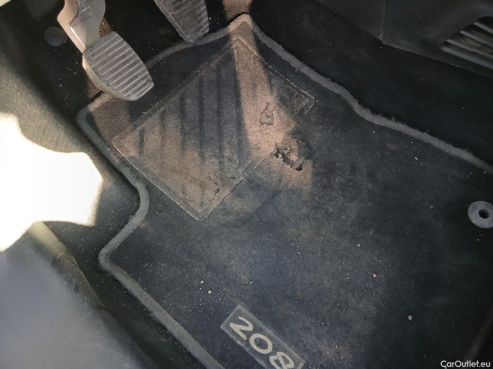  Peugeot  208 PEUGEOT  / 2015 / 5P / berlina con portón 5P ACTIVE BlueHDi 73kW (100CV) #5