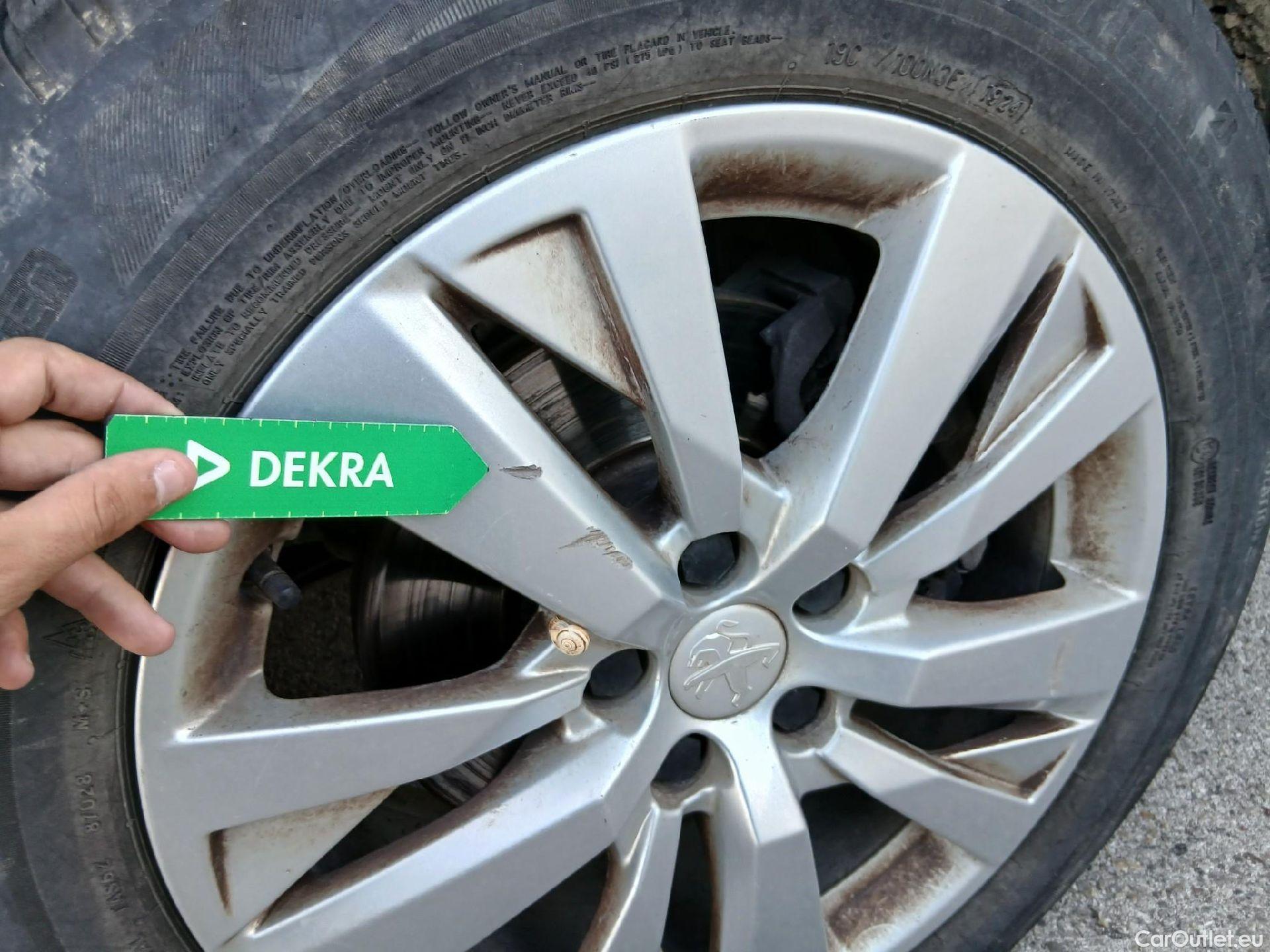  Peugeot  3008 PEUGEOT  / 2020 / 5P / todoterreno 1.2 PureTech 96KW S&S Active Pack EAT8 #30