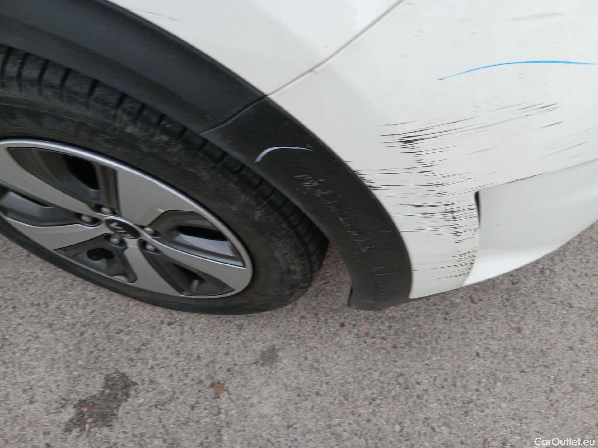  KIA  Niro KIA  Hïbrido Enchufable / 2016 / 5P / crossover 1.6 GDi Híbrido Enchufable 104kW Drive #3