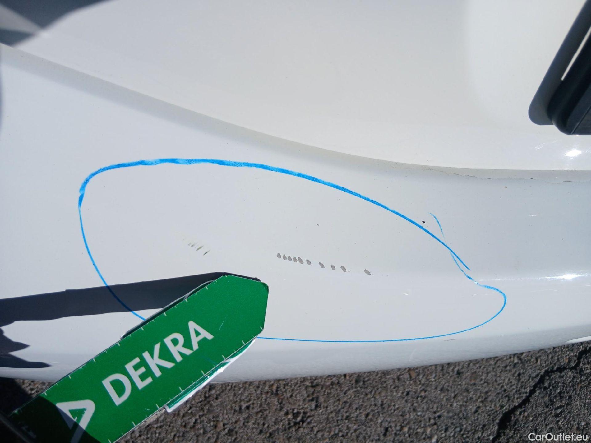  Peugeot  208 PEUGEOT  / 2015 / 5P / berlina con portón 5P ACTIVE BlueHDi 73kW (100CV) #24