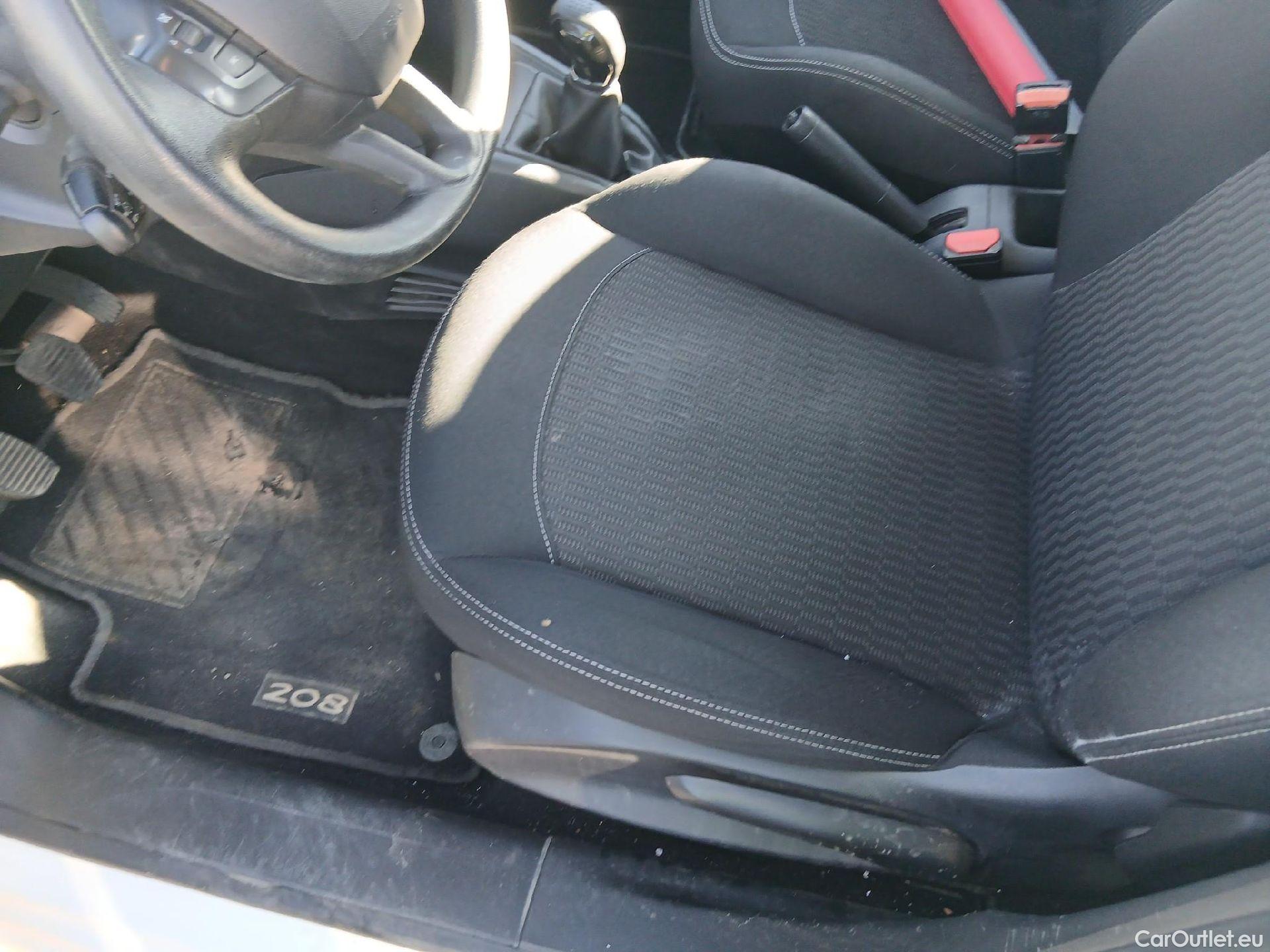  Peugeot  208 PEUGEOT  / 2015 / 5P / berlina con portón 5P ACTIVE BlueHDi 73kW (100CV) #3