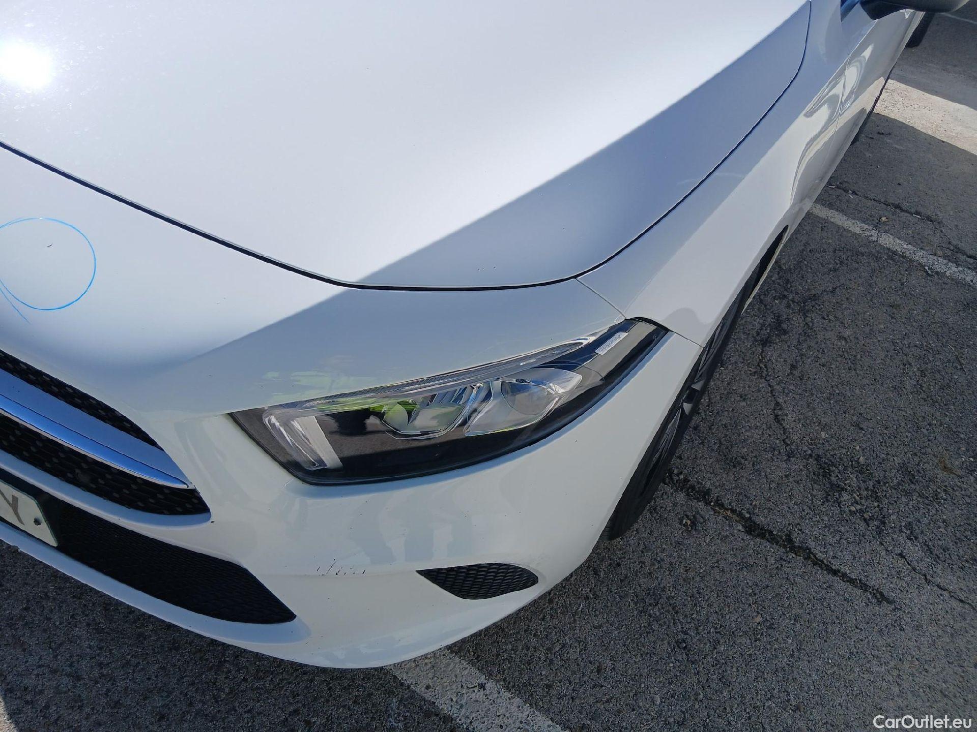  Mercedes  A-Klasse MERCEDES-BENZ Clase A / 2018 / 5P / berlina con portón A 180 #14