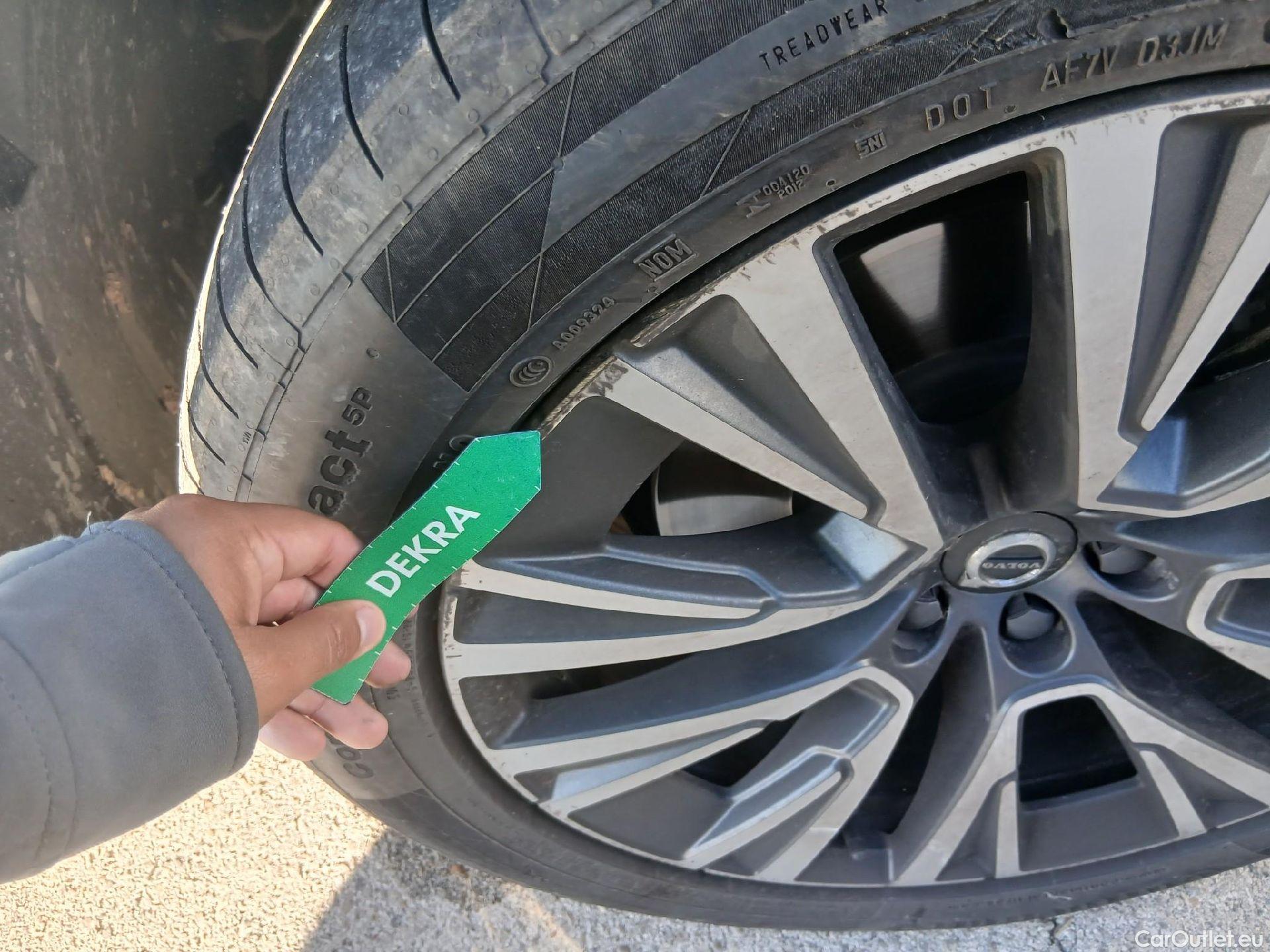  Volvo  XC90 VOLVO  / 2019 / 5P / todoterreno 2.0 B5 D AWD Momentum Pro Auto #29