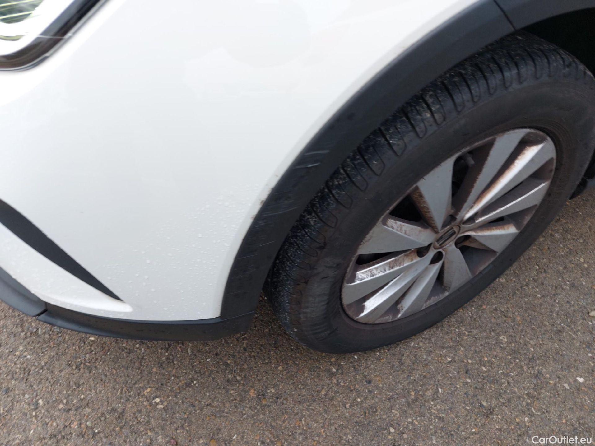  Seat  Arona SEAT  / 2017 / 5P / todoterreno 1.0 TSI 81kW (110CV) Style Plus (AC) #4