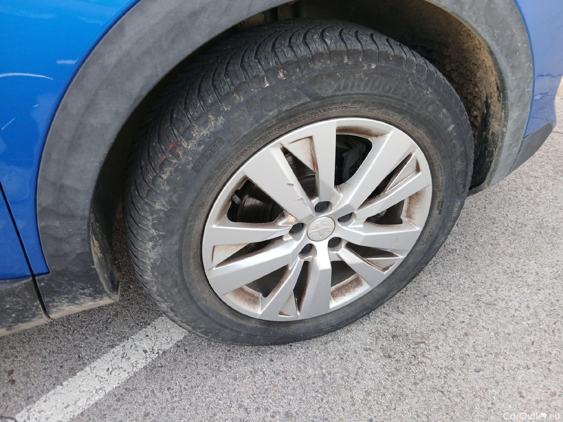  Peugeot  3008 PEUGEOT  / 2020 / 5P / todoterreno 1.2 PureTech 96KW S&S Active Pack EAT8 #31