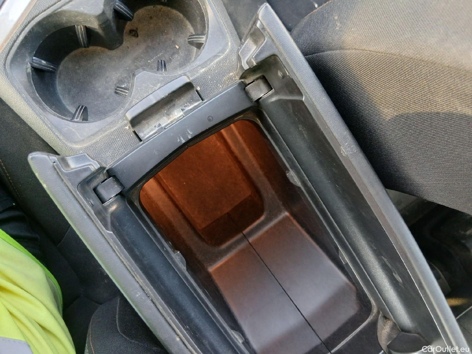  Peugeot  3008 PEUGEOT  / 2020 / 5P / todoterreno 1.2 PureTech 96KW S&S Active Pack EAT8 #5