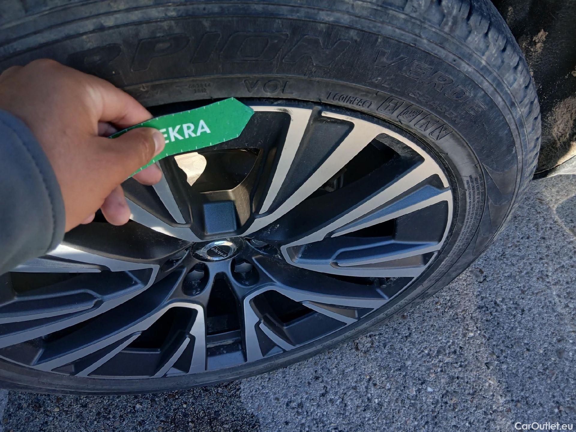  Volvo  XC90 VOLVO  / 2019 / 5P / todoterreno 2.0 B5 D AWD Momentum Pro Auto #20