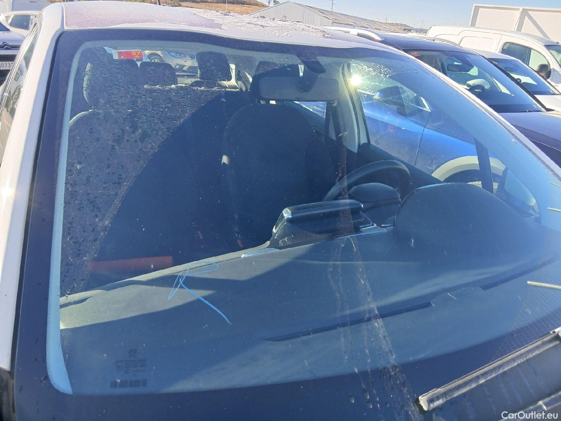  Peugeot  208 PEUGEOT  / 2015 / 5P / berlina con portón 5P ACTIVE BlueHDi 73kW (100CV) #13