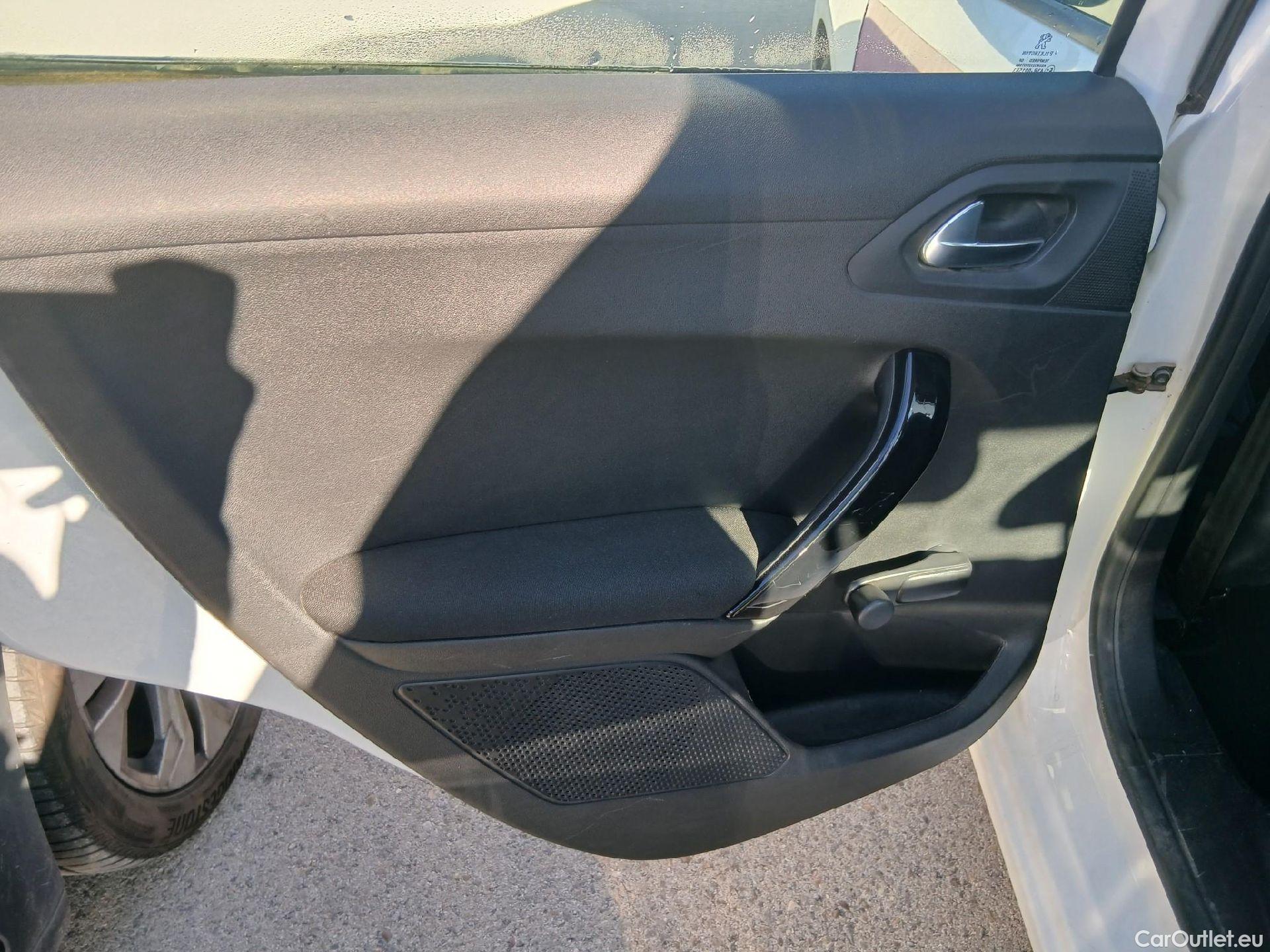  Peugeot  208 PEUGEOT  / 2015 / 5P / berlina con portón 5P ACTIVE BlueHDi 73kW (100CV) #10