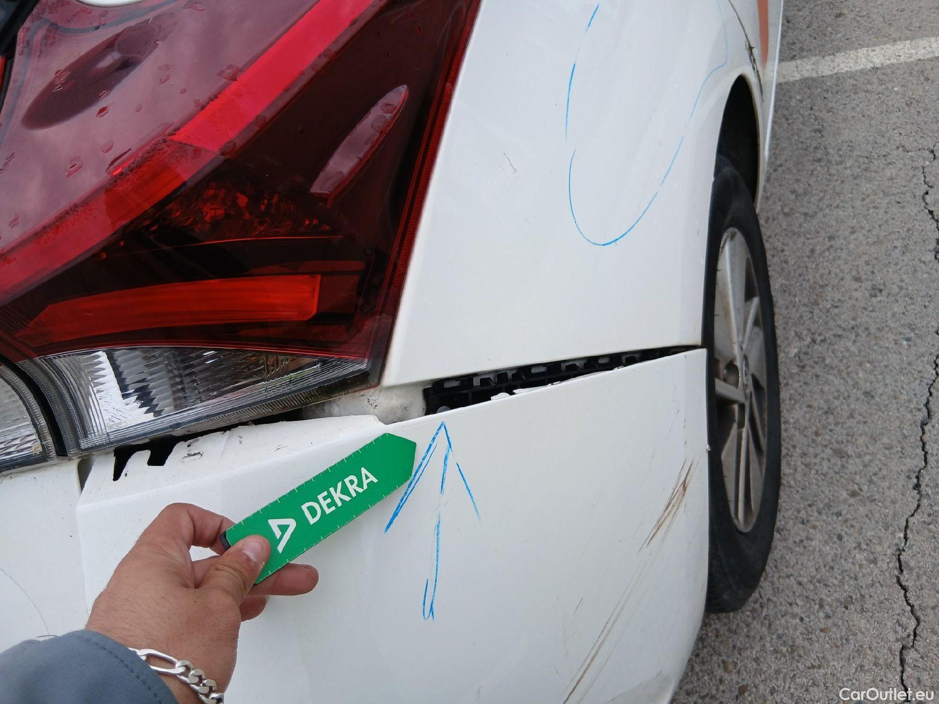  Toyota  Auris TOYOTA  / 2015 / 5P / berlina con portón 1.8 140H Hybrid Business #29