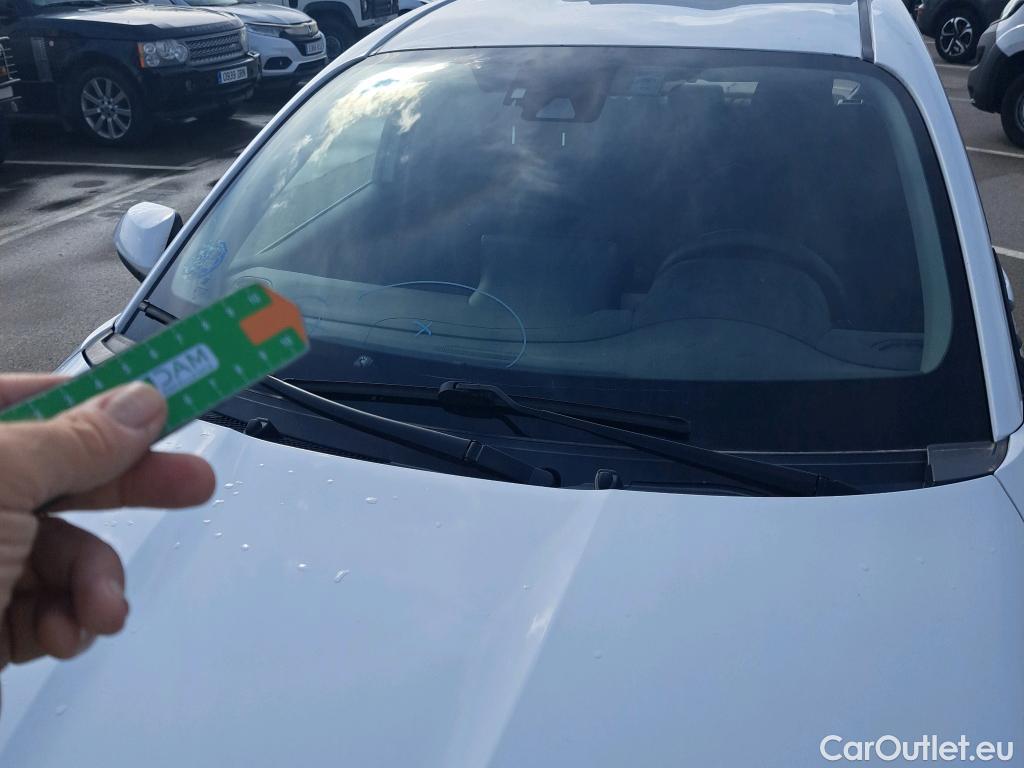  Toyota  Yaris TOYOTA  / 2020 / 5P / berlina con portón 1.5 120H Business Plus #1